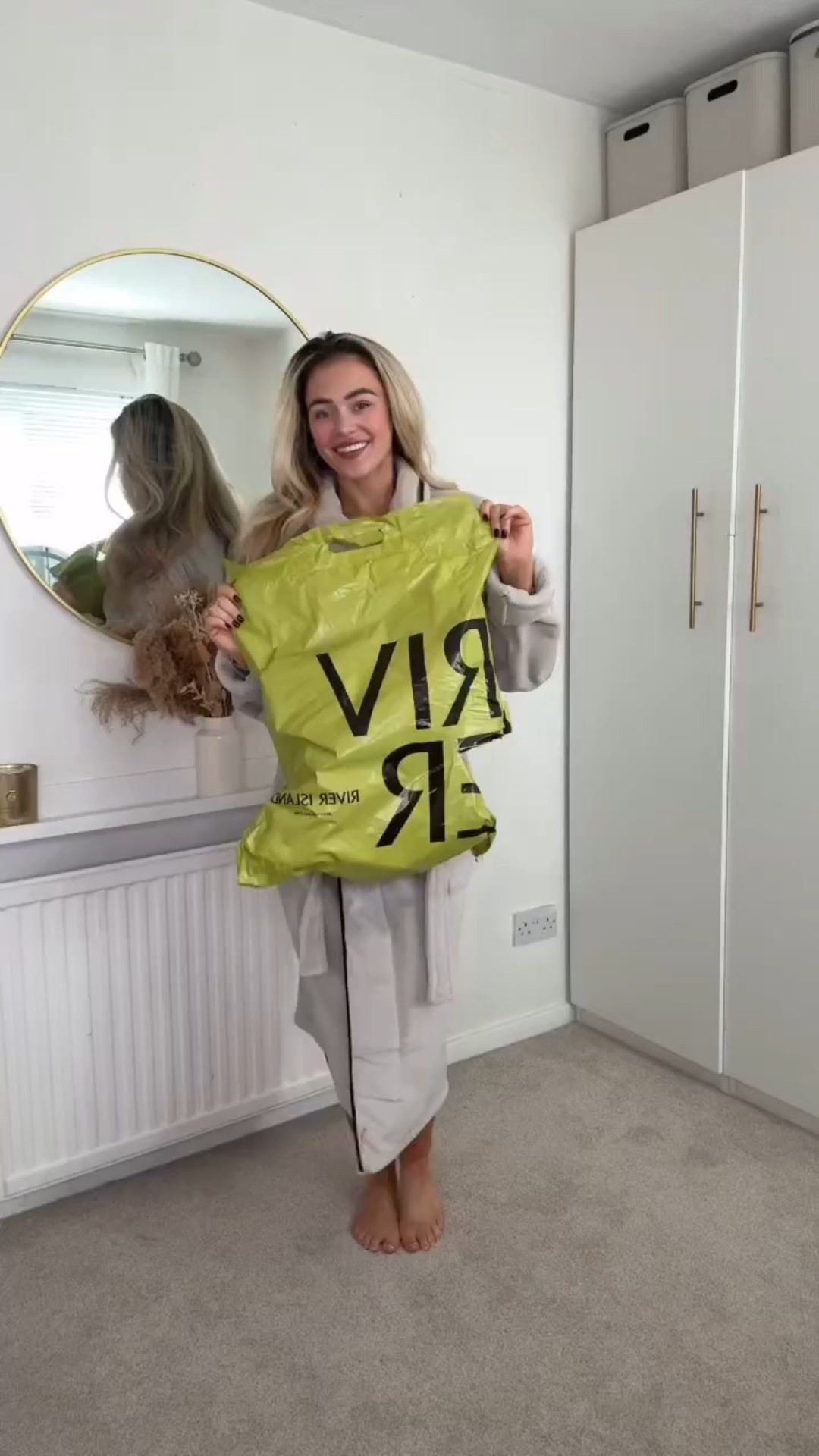 The PERFECT Christmas Party Dress ♥️ @riverisland 

Comment LINK for the link to be sent straight to you💋

#fyp #foryoupage #trending #ootd #fashion .#outfitideas #explorepage #outfitstyling #ootn #riverisland #christmaspartyoutfit