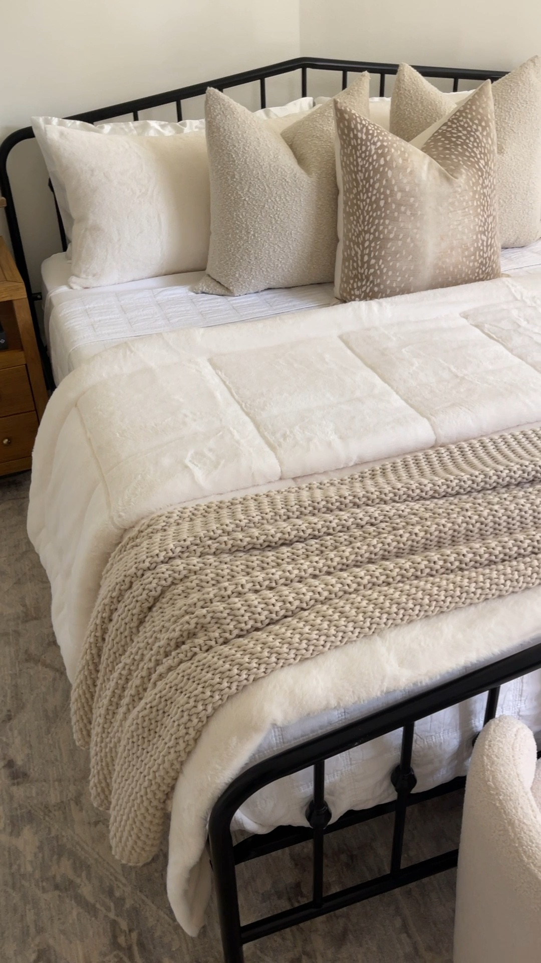 Cozy neutral bedding! Layered for fall / winter. Finds from Amazon and Target 👌🏻👌🏻

Home decor
Bed 
Bedroom 
Pillows 

#LTKFindsUnder100 #LTKSeasonal #LTKHome