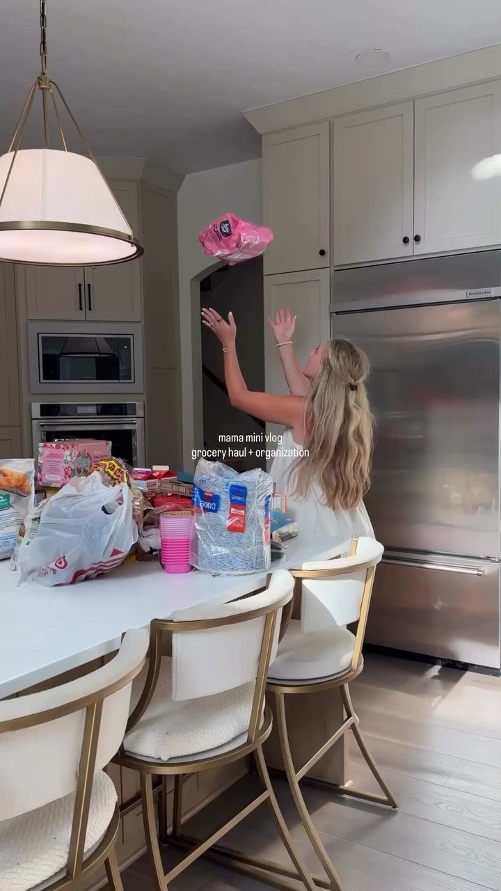 tap follow if you love this video and leave a comment for direct links to everything in this video to be sent to you, or shop in my LTK ◡̈ 

this weeks meal plan 🍝
mon: spaghetti with meat sauce 
tues: taco tuesday 
weds: chicken + rice with peppers/onions 
thurs: roast
fri: leftovers
sat/sun: oot for labor day weekend 

#momminivlog #minivlog #momlife #groceryhaul #costcofinds #aldifinds #samsclubfinds #momof3 #girlmom #gymnasticsmom #nursemom #sahm #momcreator