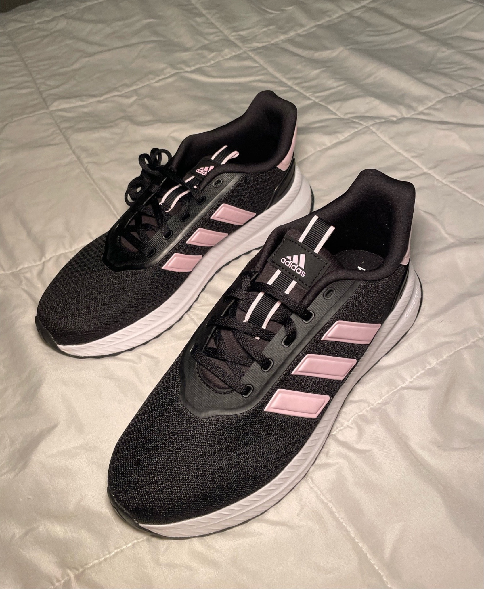 New running sneakers..can’t find the exact ones online anywhere besides eBay for some reason! 

Follow my shop @elizabeth.alejandra on the @shop.LTK app to shop this post and get my exclusive app-only content!

#liketkit 
@shop.ltk
https://liketk.it/4OLD6