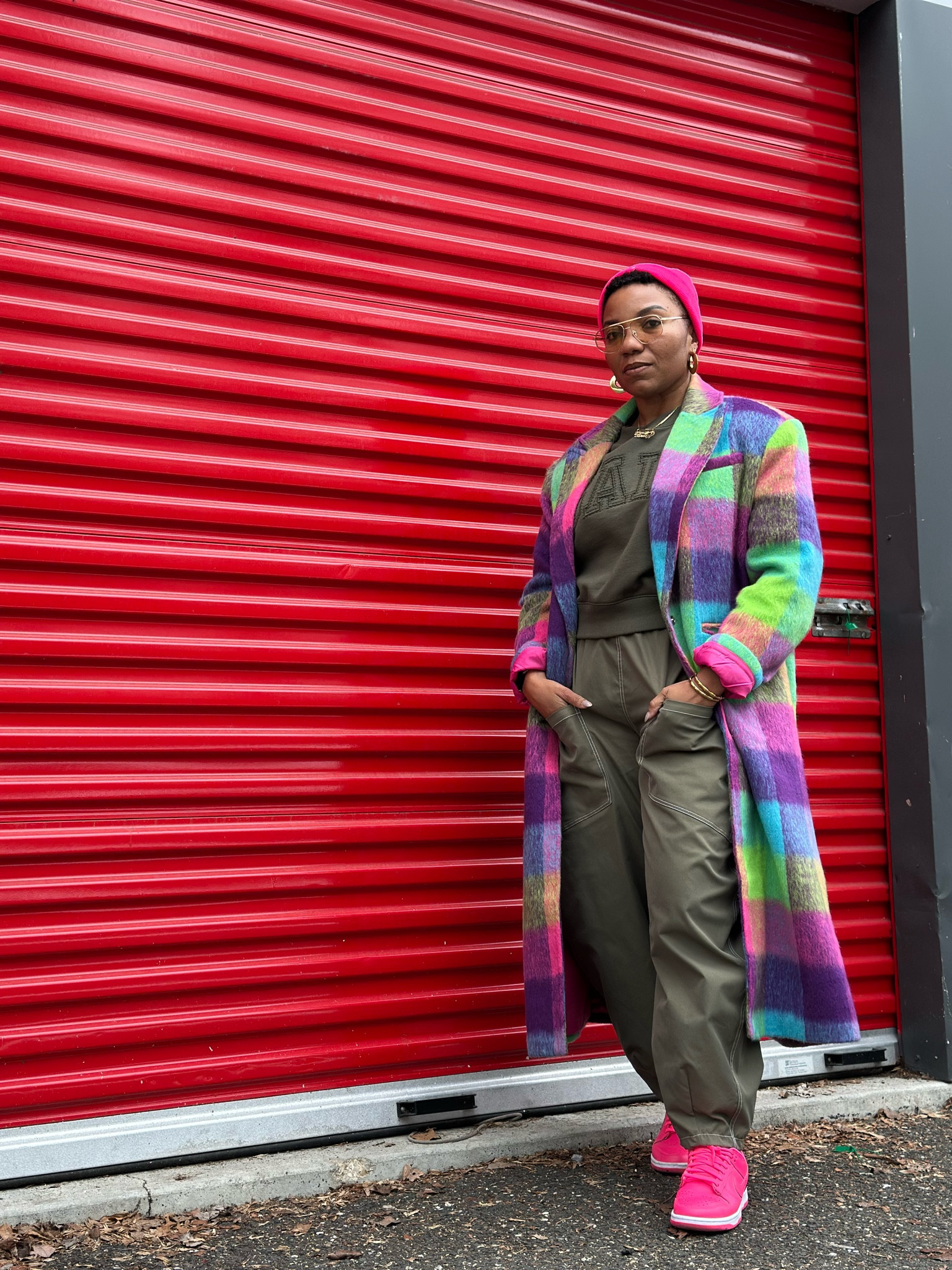 Olive green monochromatic outfit + plenty of color pops💜🙌🏾
