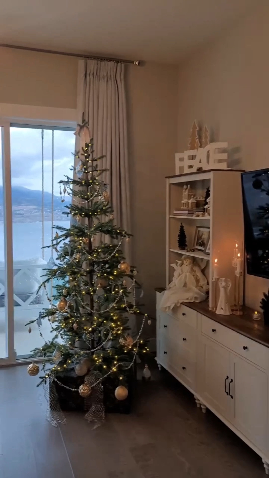 The final room of my Christmas home tour and it is our master bedroom. This is the first year I have had a tree in our room and Christmas bedding. Both items make it cozy. A few treasures from my life are on the shelves to remind me of Christmases past.

Christmas decor / Christmas bedroom / Christmas bedding /

#LTKHoliday #LTKSeasonal #LTKHome