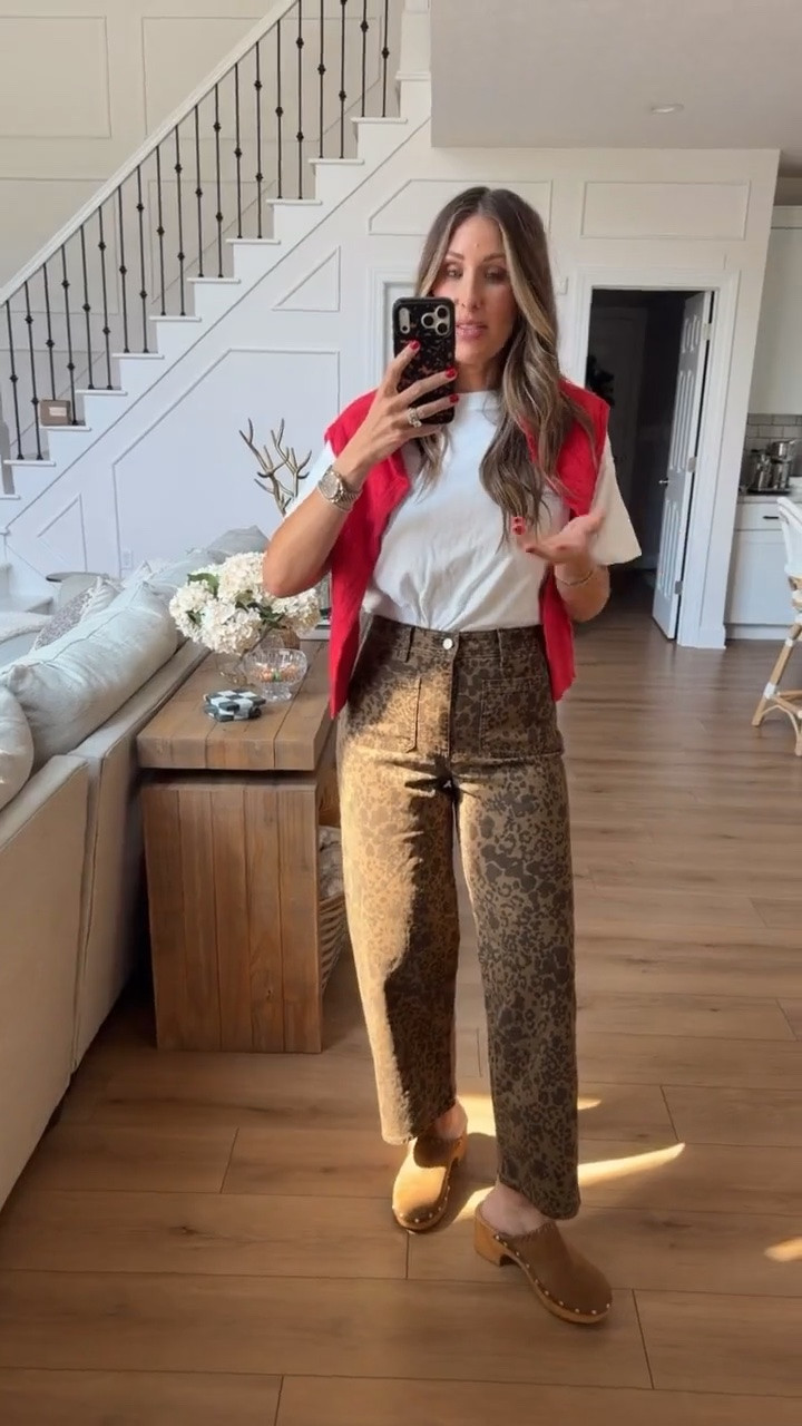 RUN to Target 🏃‍♀️ These $21 jeans are such a good find!! The straight leg + rich brown print makes them way more fun than another pair of blue denim. 🤎

Target jeans, $21 jeans, brown jeans, printed denim, straight leg jeans, high rise jeans, affordable denim, Target fashion, casual outfit, women over 40 style, everyday denim, TheMomInStyle

#LTKootd #LTKgrwm #LTKSeasonal