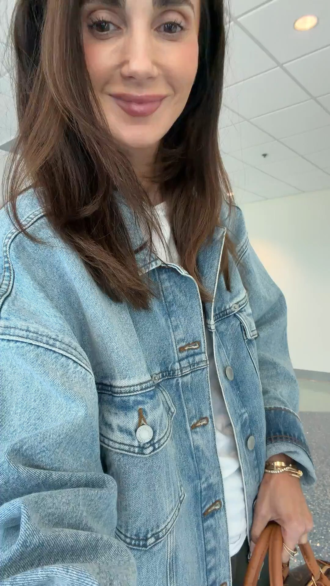 LTKCON travel fit. I’m wearing m in jacket, s in tee and 0 in pants . Sneakers are so comfy and machine washable, if in between sizes . Size up

#LTKootd #LTKOver40 #LTKTravel