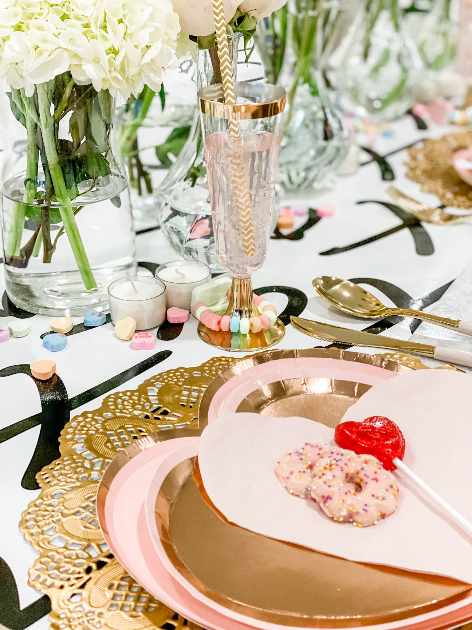 Candy bracelets as decor?! Yes please!! #valentinesday

#LTKSeasonal #LTKparties #LTKhome