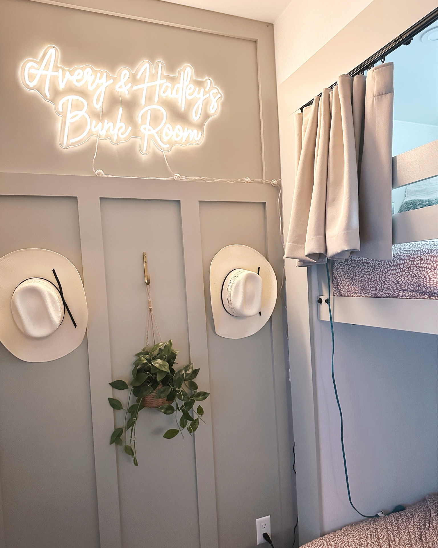 Neon sign from Amazon- perfect for a teen girl or boy’s bedroom! Comes with a remote and so many different options and settings 🙌🏻 #neonsign #amazon #teen #tween #bedroom

#LTKKids #LTKHome #LTKFamily