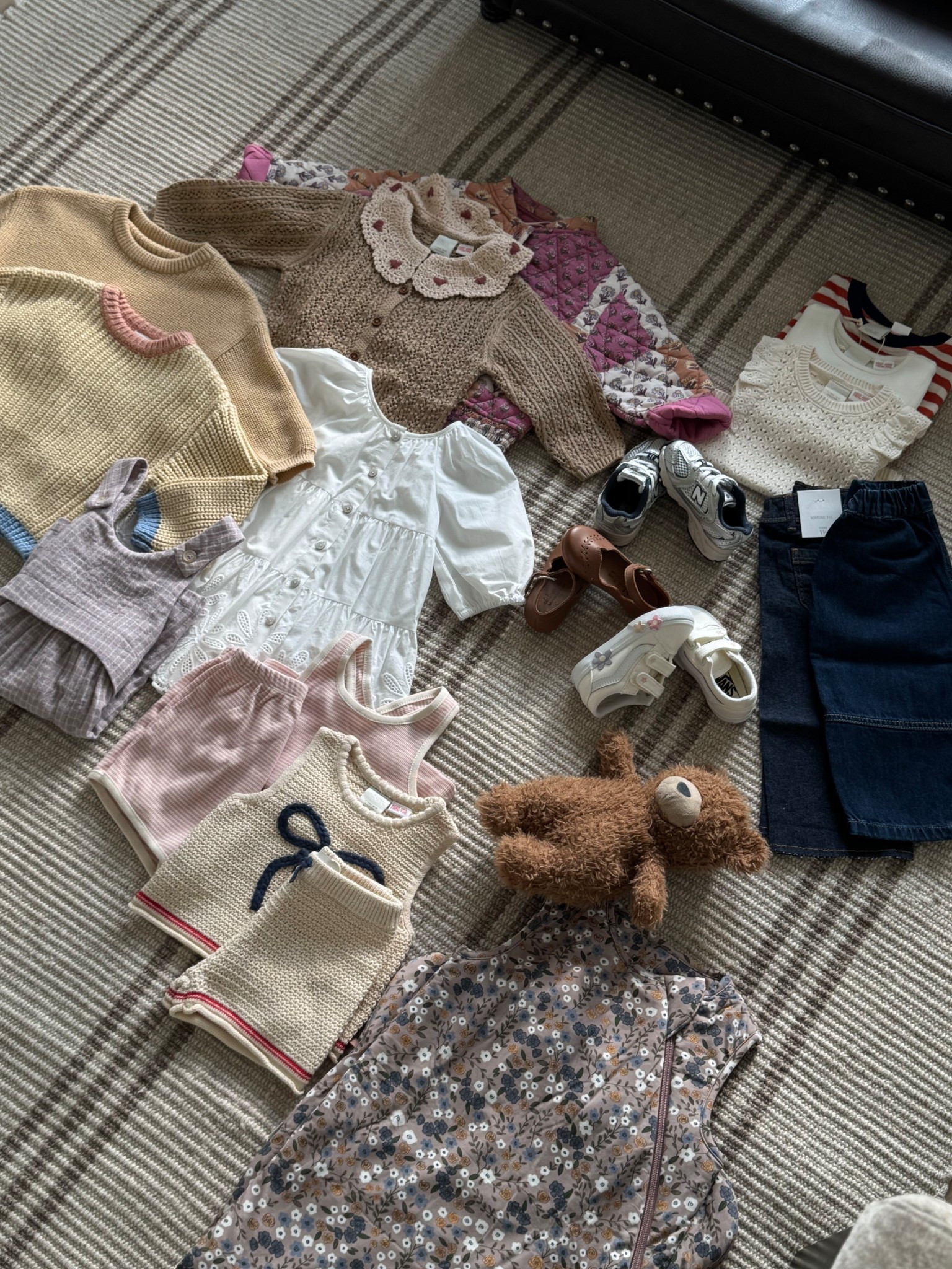 Wish Zara played nice with LTK for these transitional fall pieces 😅 but I made a little roundup link so you don’t have to hunt everything down. Everything’s linked in one place here in the caption:

Crochet knit cardigan: https://www.zara.com/ca/en/crochet-collar-knit-cardigan-p02209527.html?v1=452744450

Patchwork bomber jacket: https://www.zara.com/ca/en/patchwork-bomber-jacket-p04493550.html?v1=452701809

Stripped top: https://www.zara.com/ca/en/zara-timeless---striped-top-with-trim-p05643522.html?v1=459833910

Sailor jeans: https://www.zara.com/ca/en/sailor-jeans-p07147604.html?v1=480509309

Balloon jeans: https://www.zara.com/ca/en/zara-timeless---balloon-jeans-p07513610.html?v1=484281370

Bow knit top: https://www.zara.com/ca/en/bow-knit-top-p02756543.html?v1=452729363

Bow knit shorts: https://www.zara.com/ca/en/contrast-knit-shorts-p02756546.html?v1=452735141

White embroidered dress: https://www.zara.com/ca/en/embroidered-floral-dress-p06092128.html?v1=480773380

Lace knit top: https://www.zara.com/ca/en/lace-knit-top-p03153506.html?v1=452748181

Plain basic long sleeve: https://www.zara.com/ca/en/ribbed-heart-t-shirt-p04424515.html?v1=482199492

Chunky knit sweater: https://www.zara.com/ca/en/zara-timeless---chunky-knit-sweater-with-contrast-trim-p05536596.html?v1=480450691

Leather sandals: https://www.zara.com/ca/en/leather-fisherman-sandals-p18805630.html?v1=467608350




#LTKstyletip #LTKcanada #LTKkids