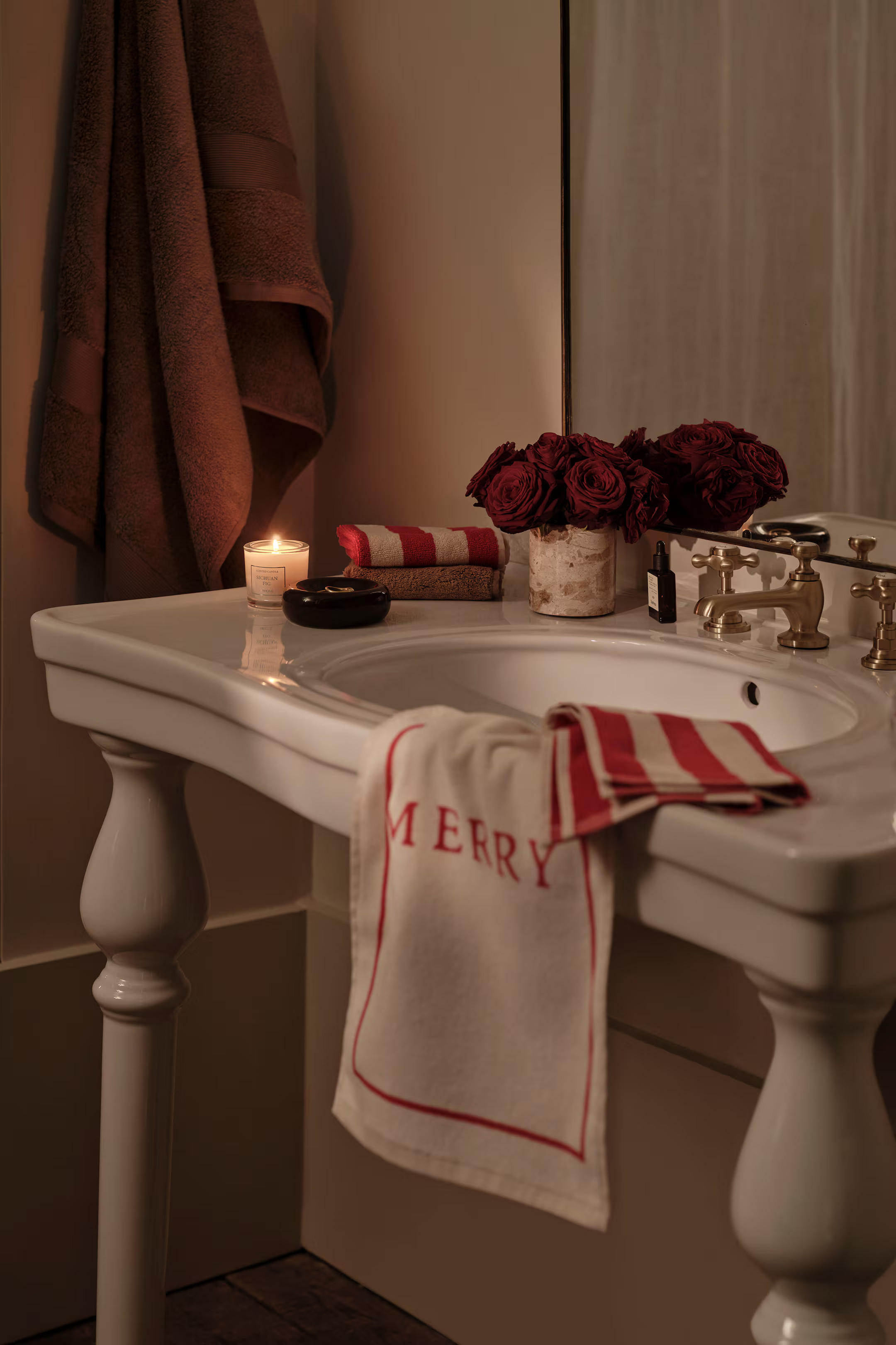 2-pack Velour Guest Towels with Motif | H&M (US + CA)