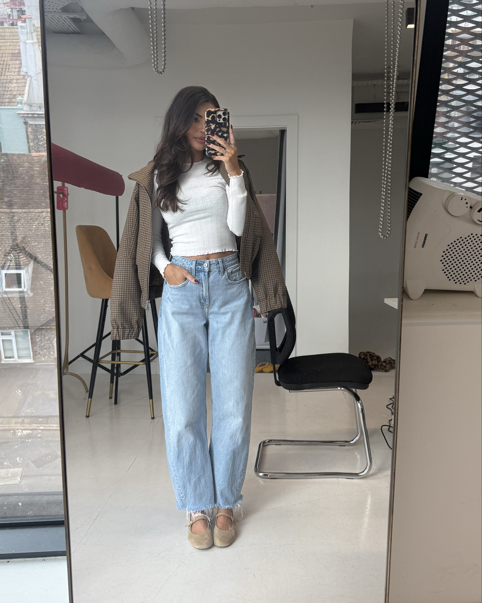 Cute little spring look #barreljeans #balletpumps #suedepumps #jeans #springdenim 

#LTKspring #LTKjeans #LTKsummer