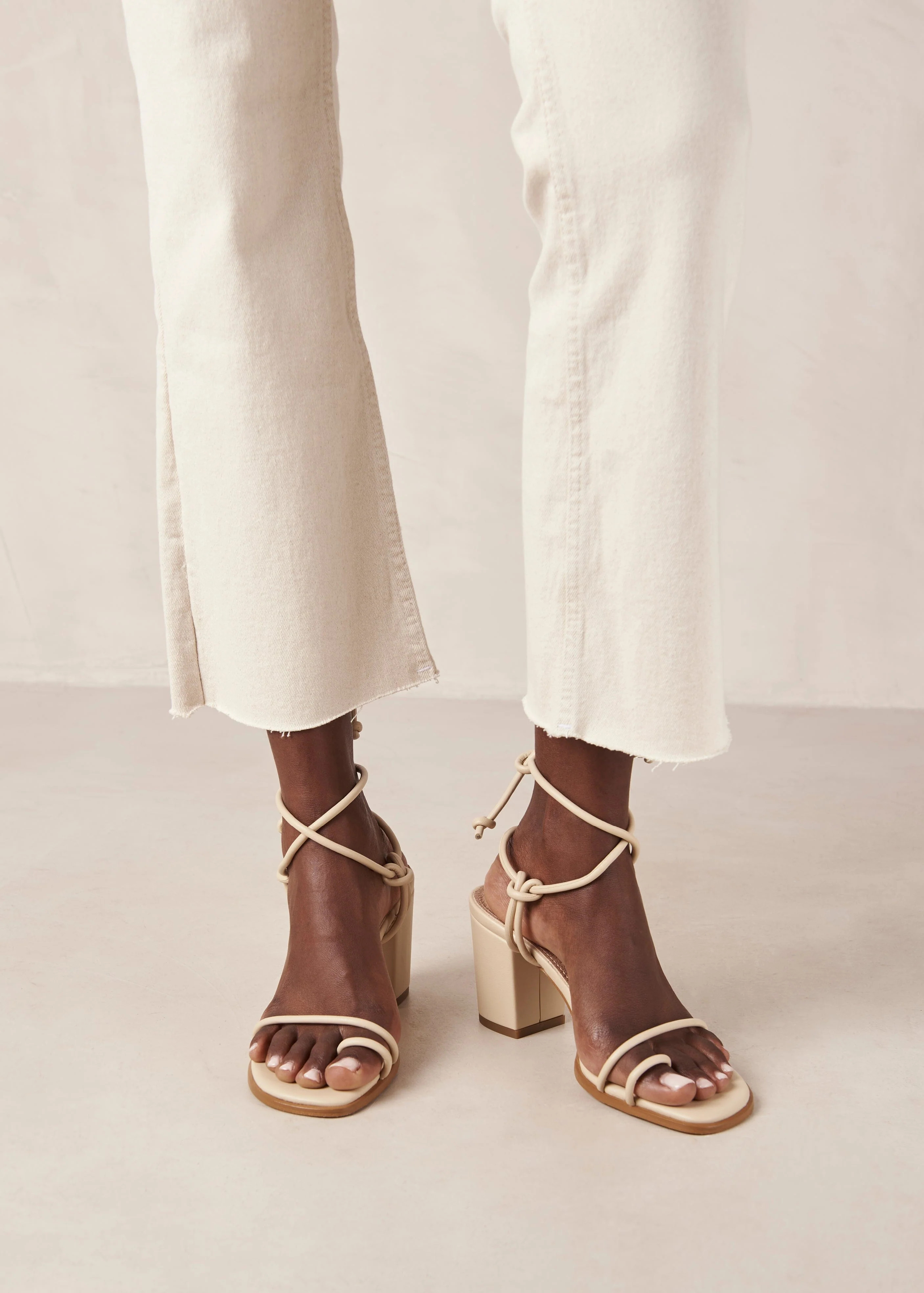 Grace Corn - White Vegan Leather Sandals | ALOHAS | Alohas FR