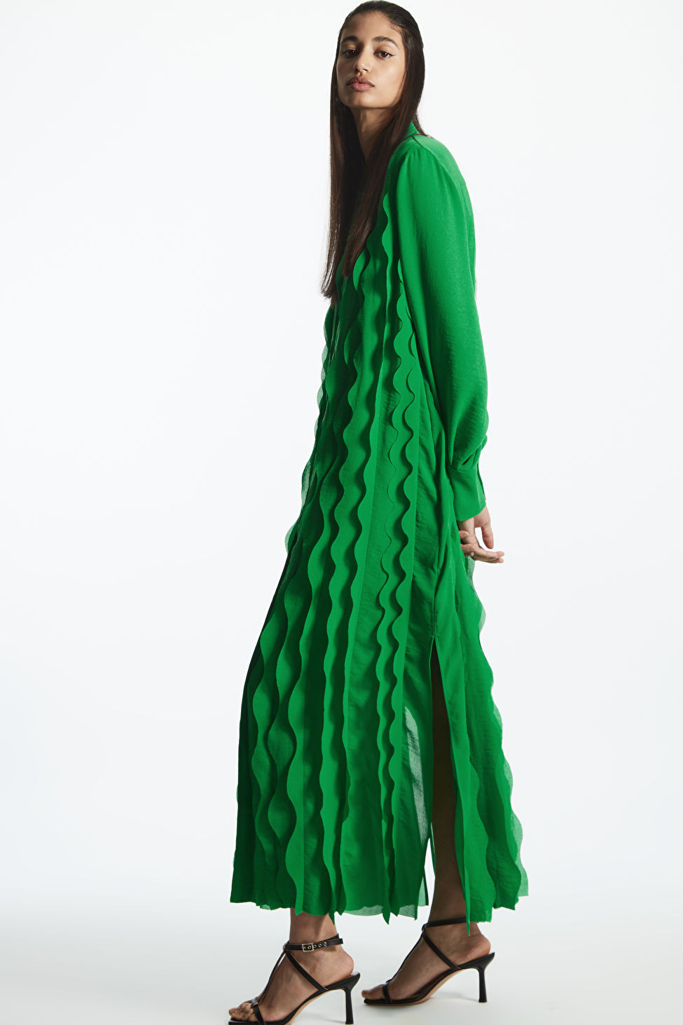 HEMDBLUSENKLEID IN MAXILÄNGE MIT RÜSCHEN | COS (EU)