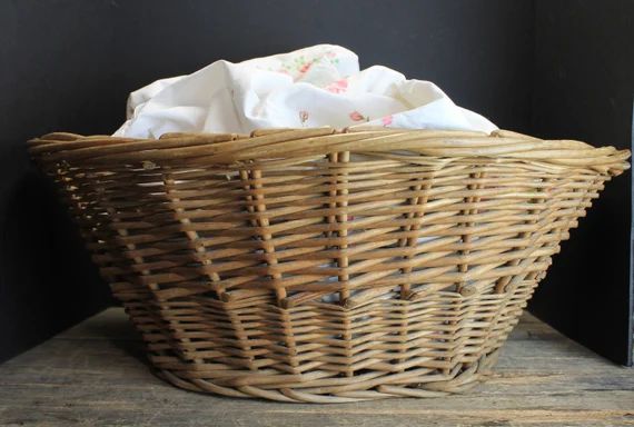 Vintage Willow Wicker Laundry Basket // Country French // - Etsy | Etsy (US)