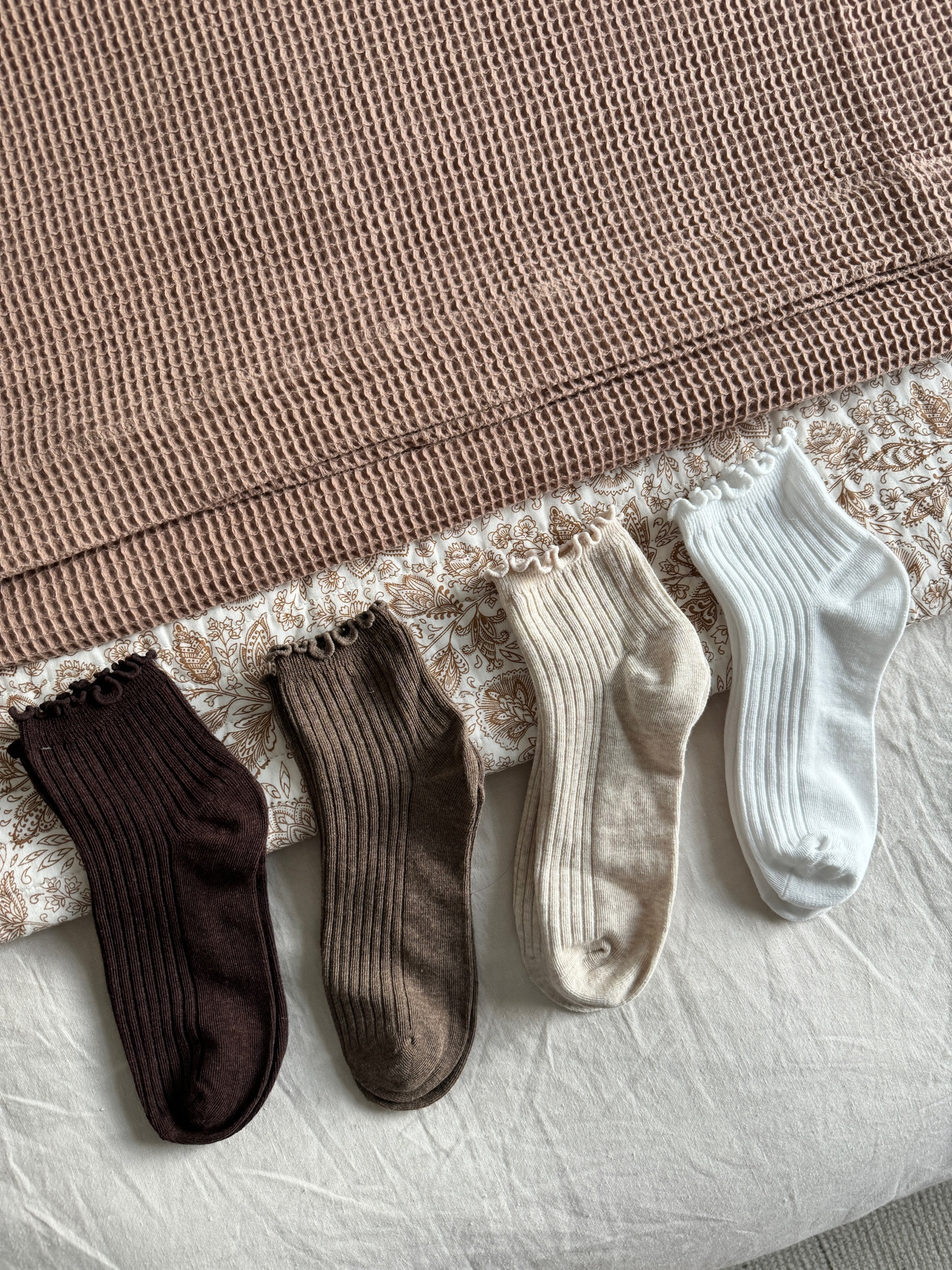 Women’s socks, lettuce edge socks, target women’s clothes 

#LTKGiftGuide #LTKStyleTip #LTKFindsUnder50