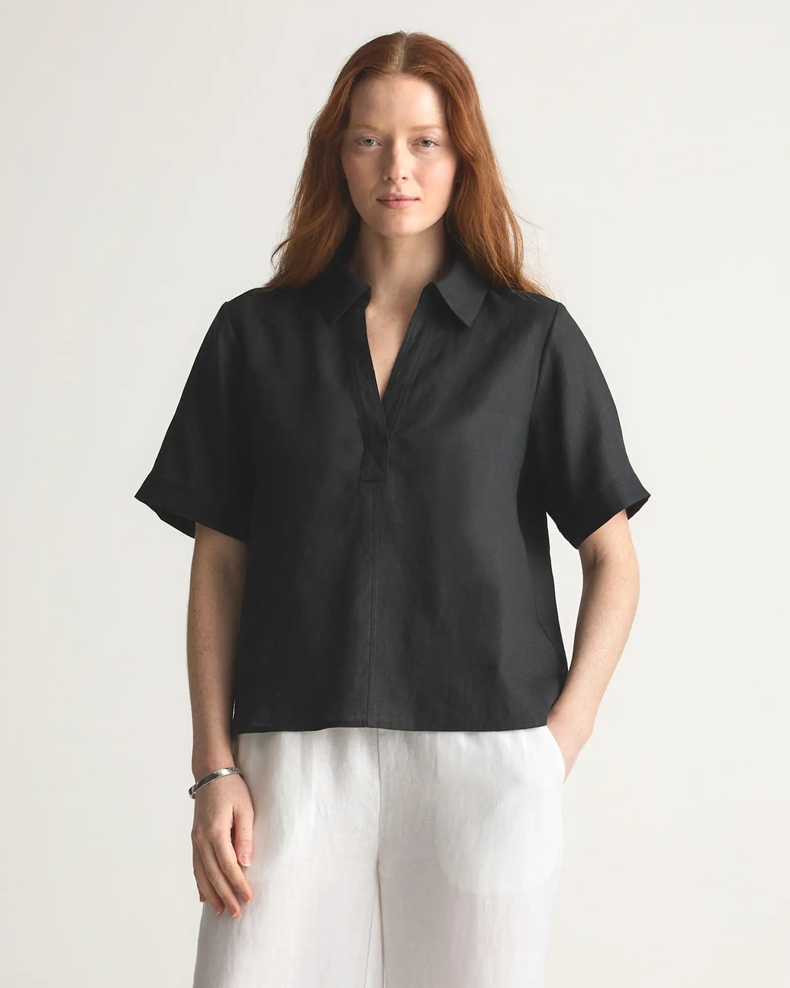 100% European Linen Short Sleeve Popover Top in Black | Quince