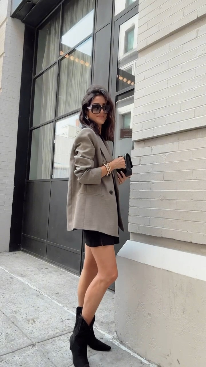 Want to share this blazer again in case you missed it! It’s currently on sale and so good, I’m just shy of 5-7” wearing the size small #stylinbyaylin #aylin #zara #ootd #outfitinspo

#LTKgrwm #LTKootd #LTKHoliday