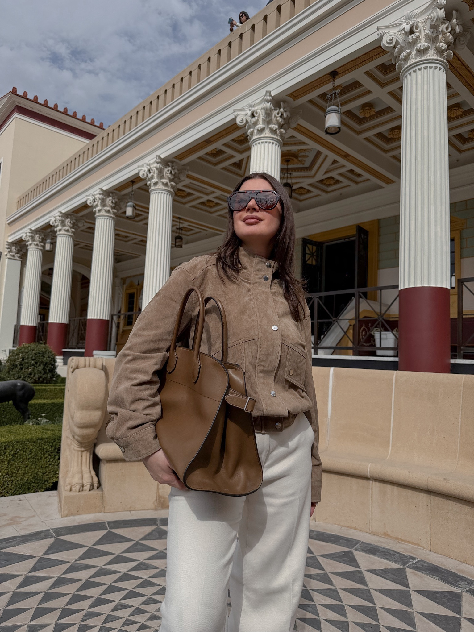 OOTD: Styling @Zara  suede jacket with white straight leg pants, leather tote, flats and brown aviators. 

#outfit #suede #jacket #zara #pants #straightleg #brown #aviators #tote #workoutfit

#LTKgrwm #LTKWorkwear #LTKootd