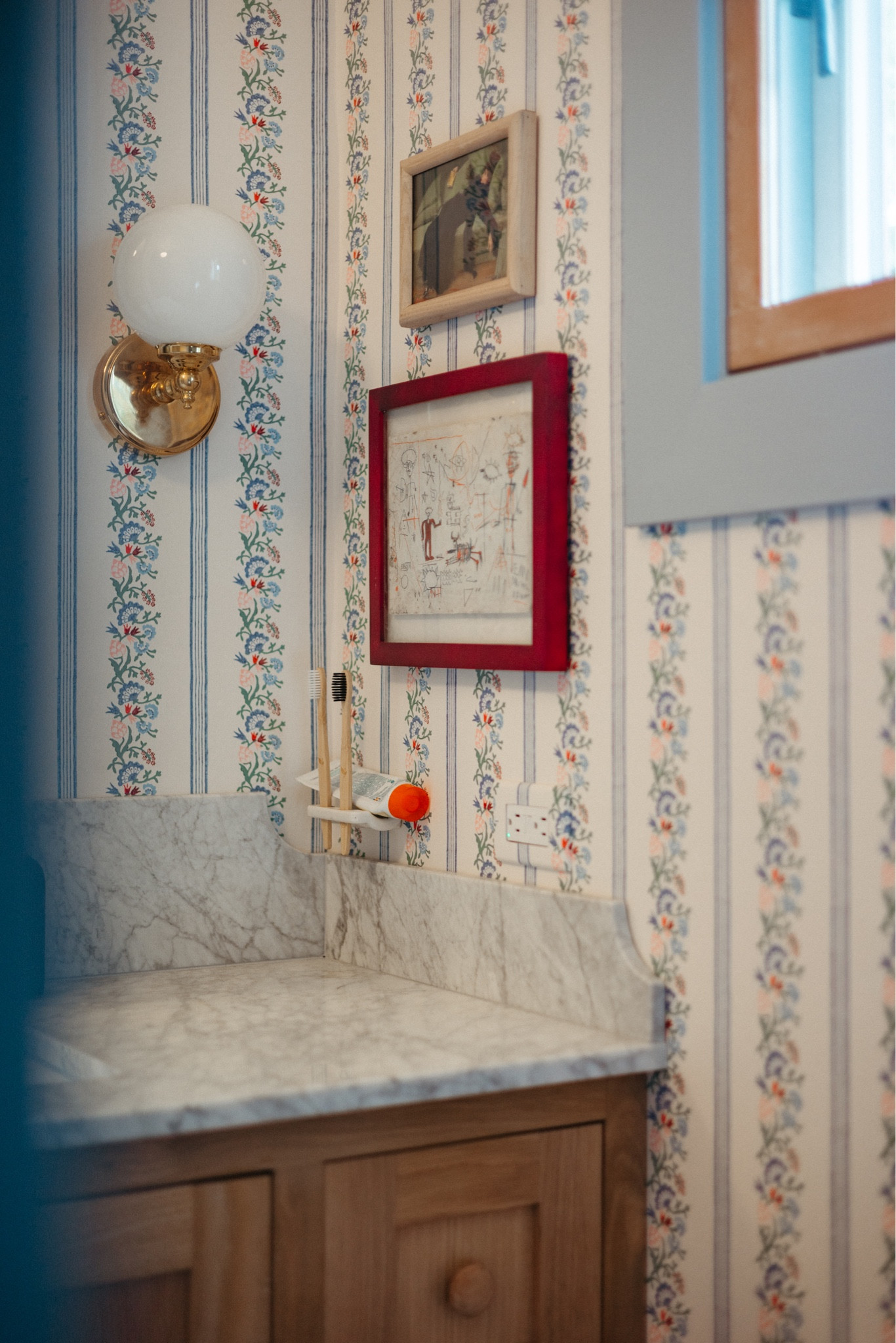 Wall mounted vintage toothbrush holders are the future!