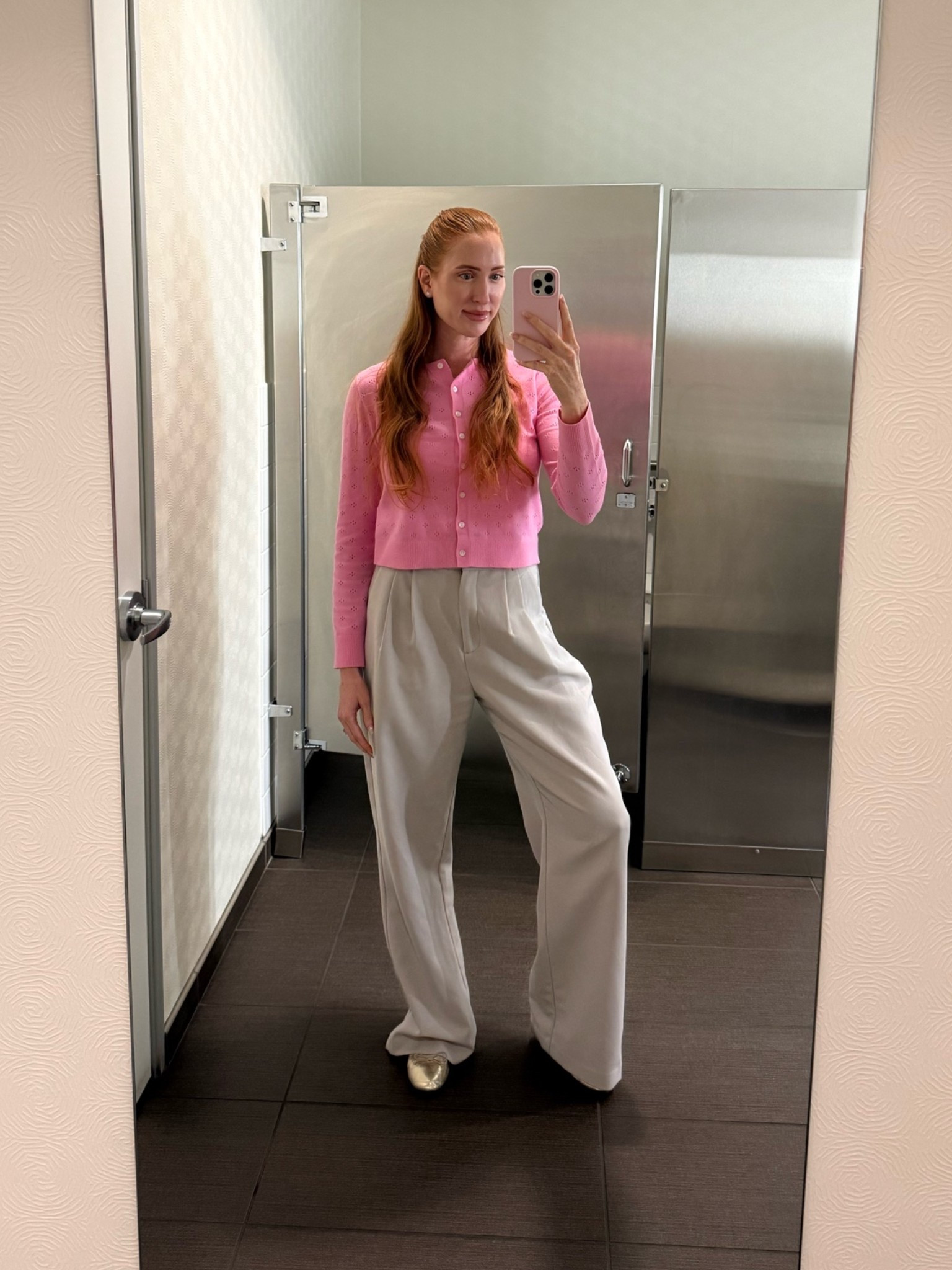 Corporate Workwear outfit 🩷 my cardigan is on sale under $25 dollars! 

Small cardigan 
Size 27 trousers 

@abercrombie #trouser #cardigan #ootd #workwear #officoutfit

#LTKgrwm #LTKootd #LTKWorkwear