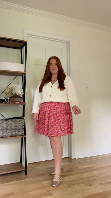 My Journee Collection ballet flats called for an ultra girly outfit 🌸 💕 paired back to a tiered floral mini skirt, chunky cardigan and my favorite nursing tank. Would you wear this look? How would you style them? Let me know your thoughts! ⬇️ #balletflats #metallicshoes 

#LTKsalealert #LTKplussize #LTKmidsize