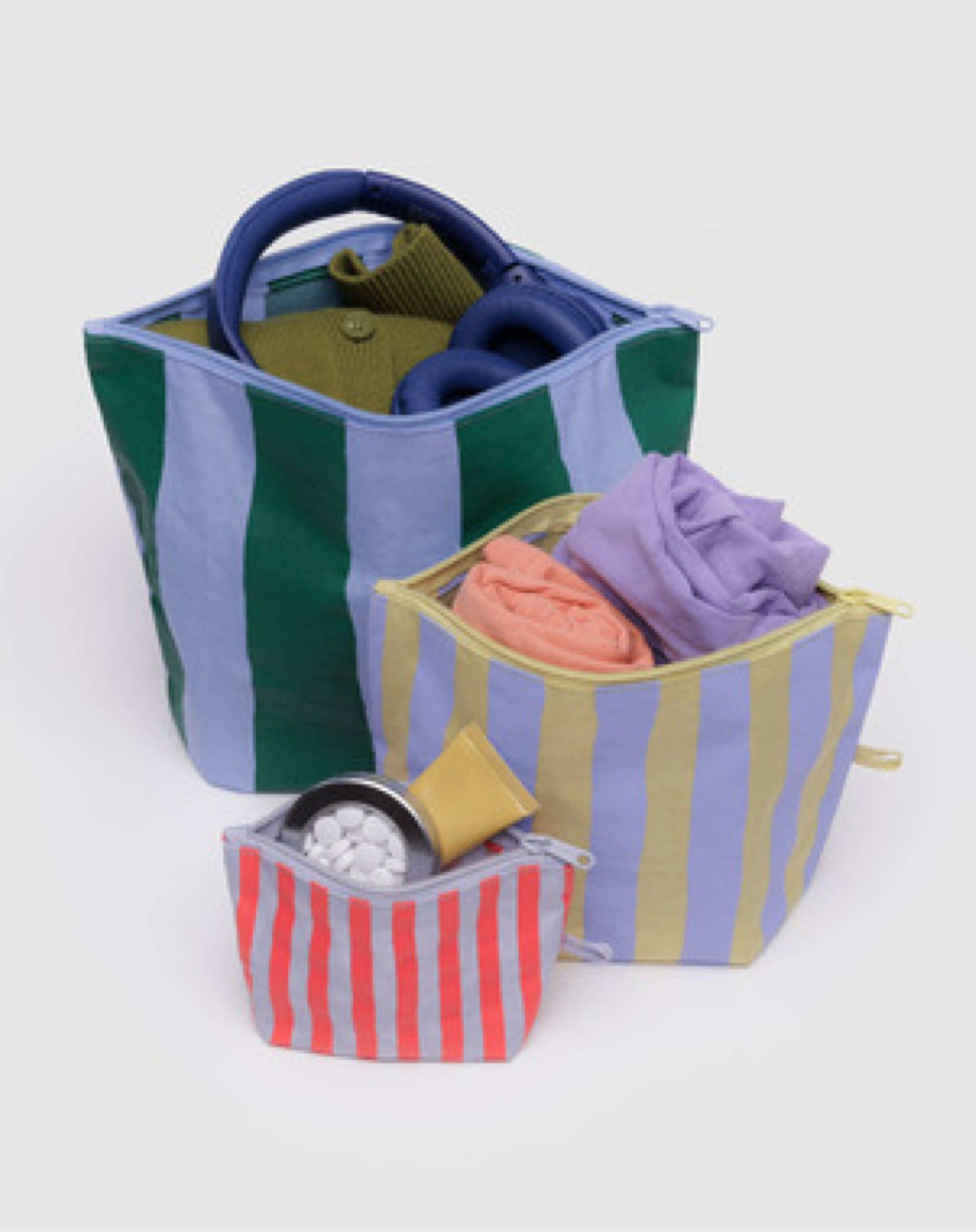 Pouches (small, medium, and large) for all your accessories.

#baggu #makeupbags #pouches #accessories #organization 

#LTKcanada #LTKsummer #LTKtravel