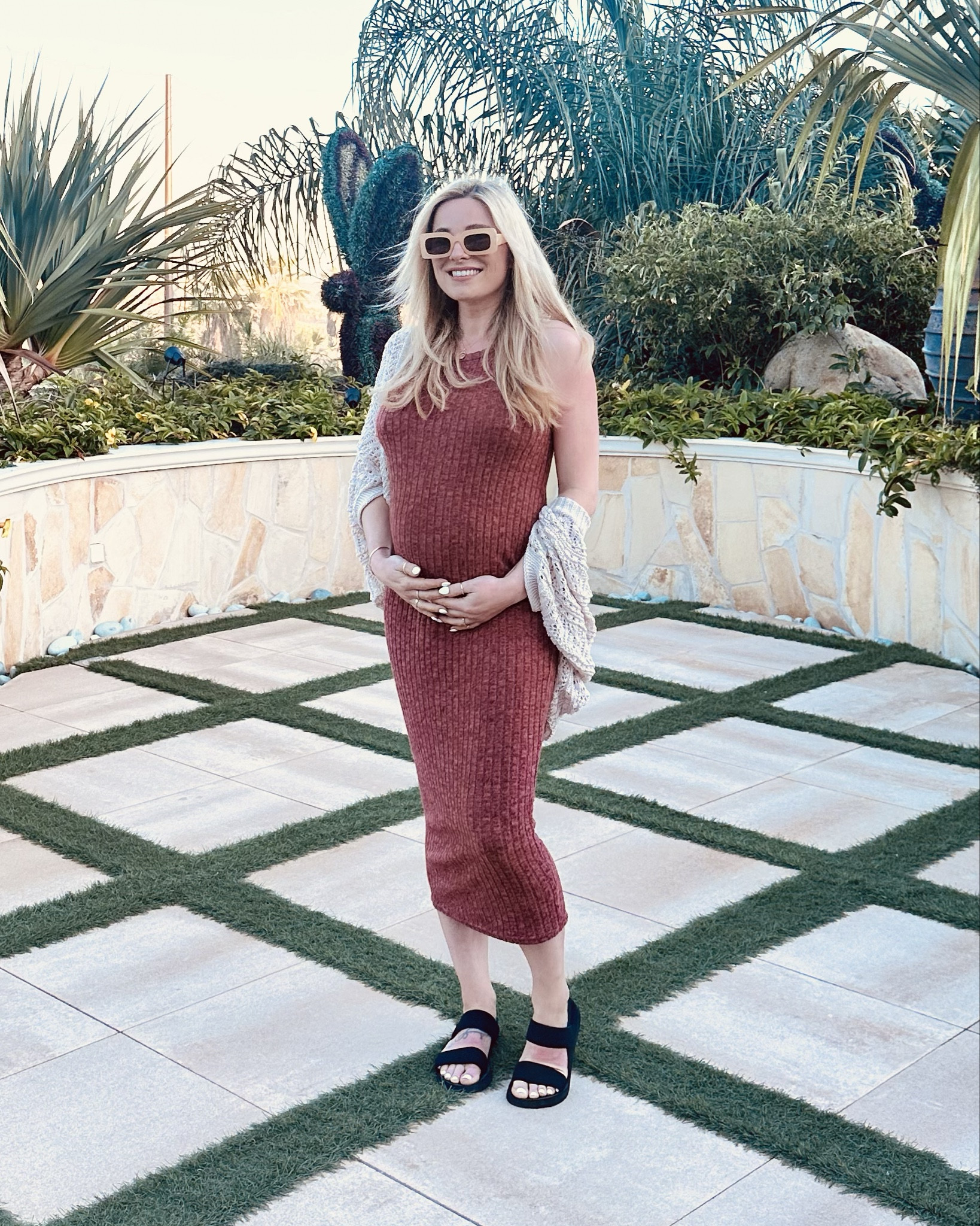 Comfy and affordable holiday outfit when pregnant 

29 week bump