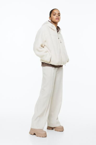 Teddyjacke mit Kapuze | H&M (DE, AT, CH, NL, FI)