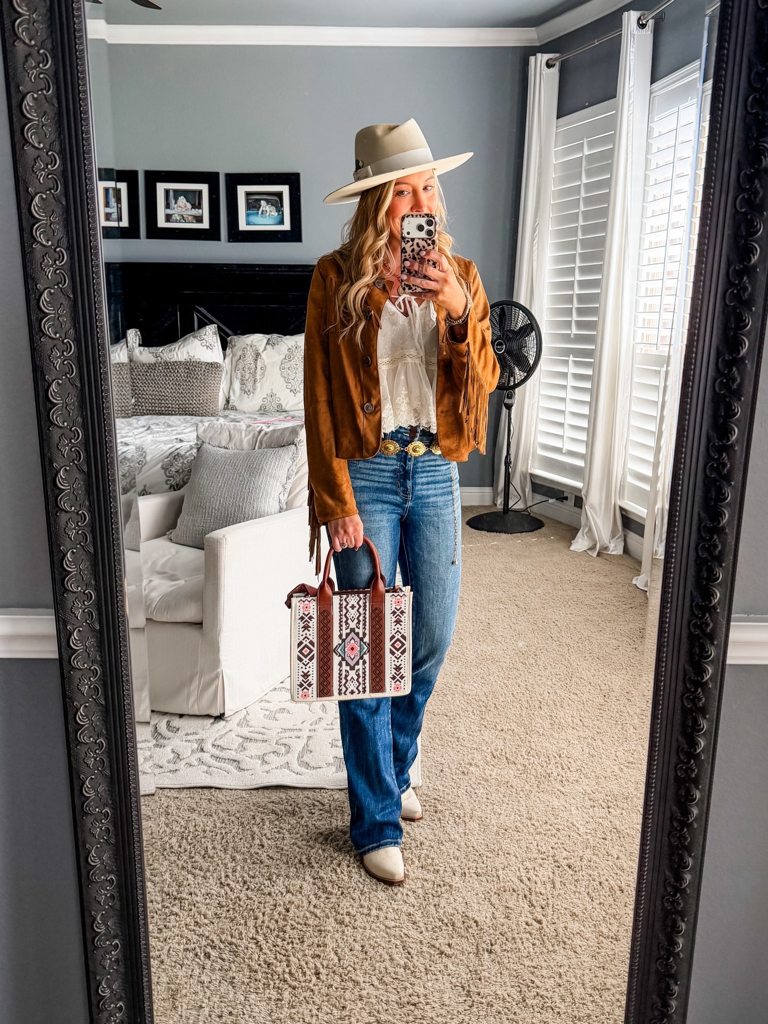 This is the perfect outfit for festival season! I’m wearing a small in the jacket, XS in the top, tts in the jeans wearing a size 26. 

Jeans | bootcut jeans | festival outfit | festival outfits | country concert | spring outfit | rodeo | date night | Nashville outfit | jacket | suede jacket | fringe jacket | belt | western belt | boots | cowboy boots | cowboy hat | purse | bag | 

#LTKmomlife #LTKootd #LTKFestival