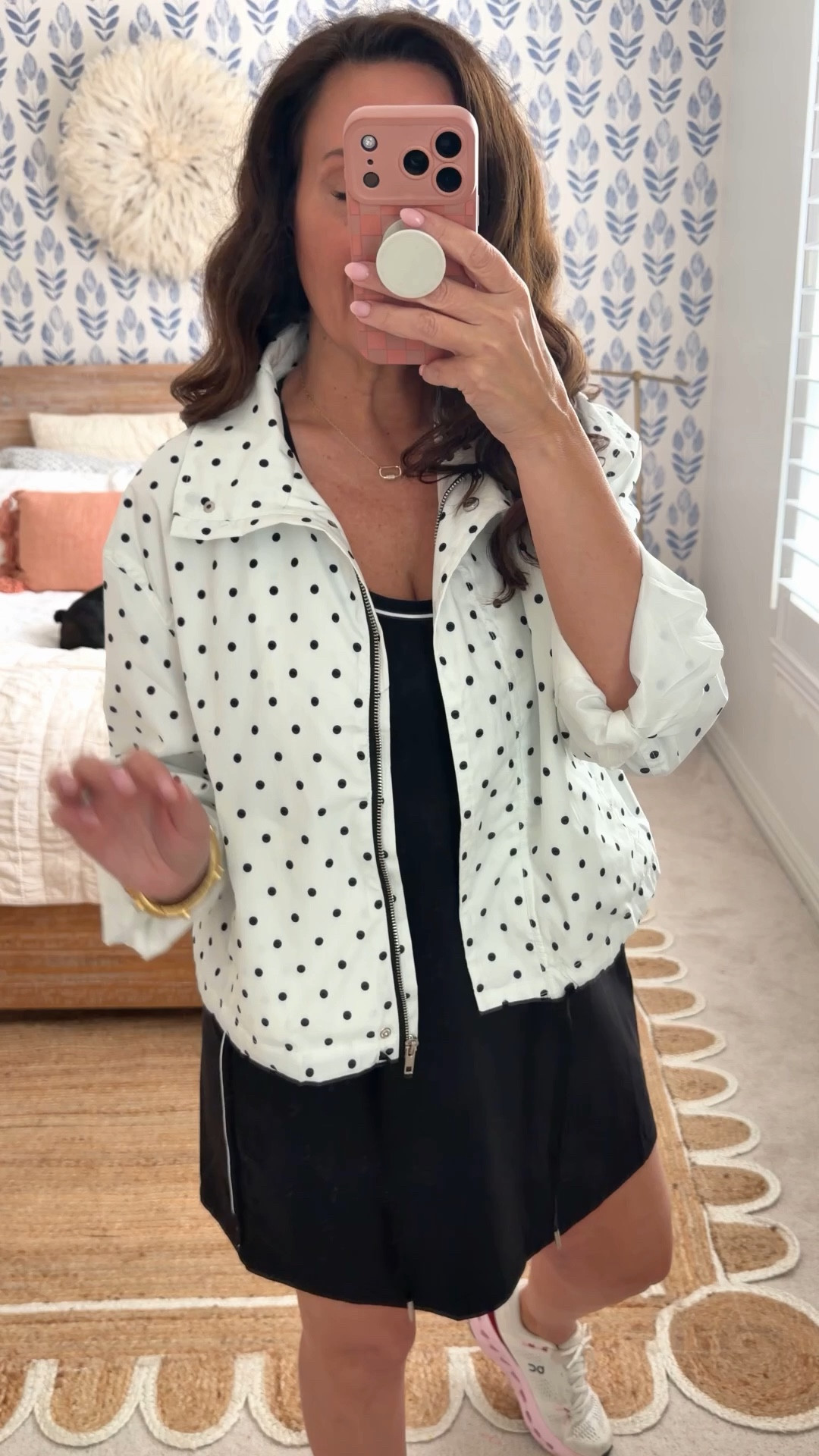 Polka dot jacket open. Runs in the bigger side...wearing a small
.


#LTKActive #LTKootd #LTKmomlife