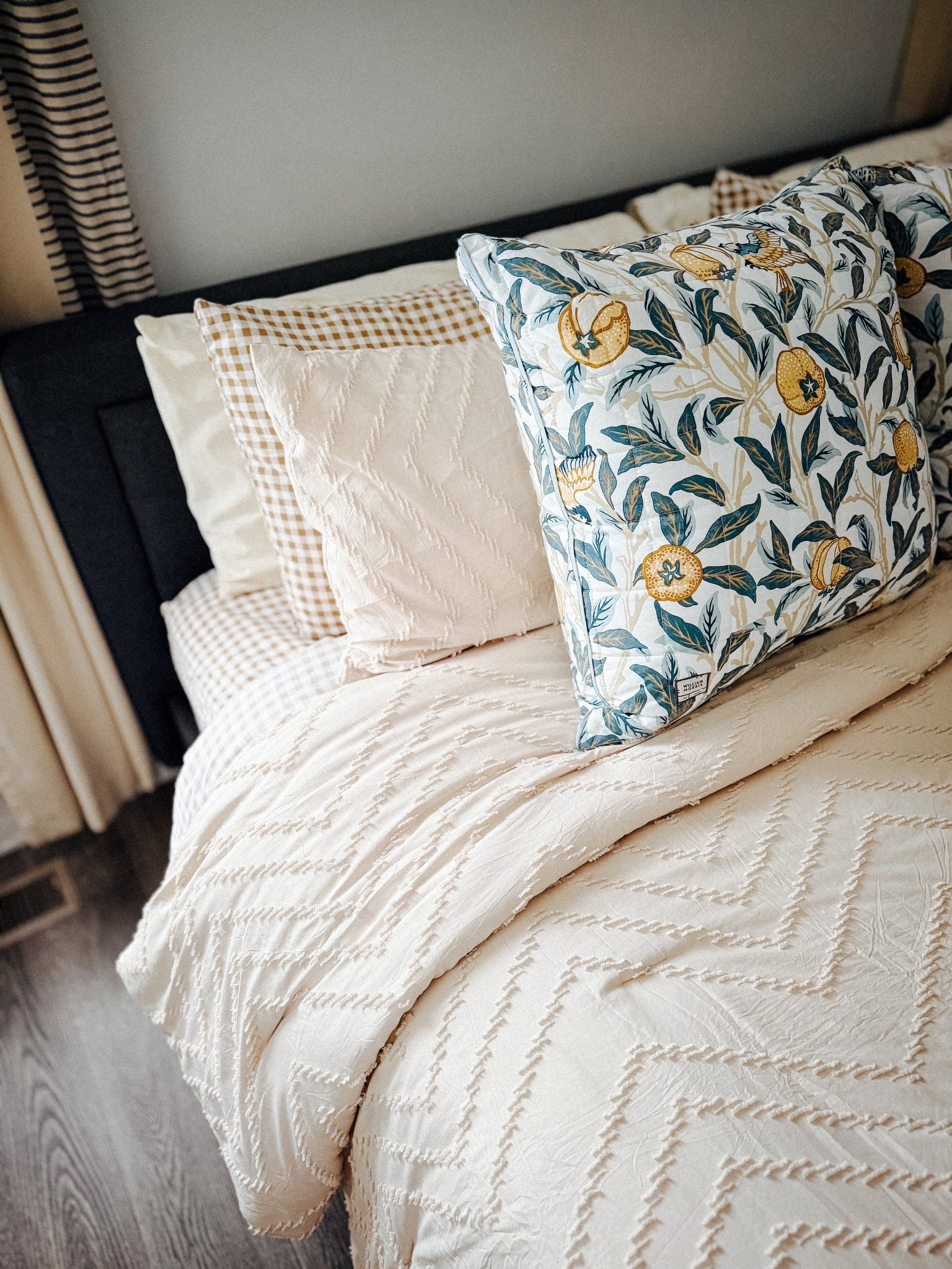 Sleeping like a dream 😴 Why am I just learning about super kings? No more yanking the bedding to fit! Perfection.

#LTKFindsUnder100 #LTKHome