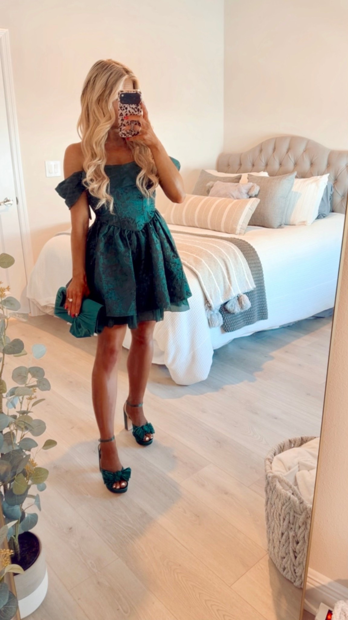 Emerald Green Holiday Dress on SALE- styled with matching green bow heels!

Green dress, holiday party dress, Christmas dress, Christmas party dress, Christmas Eve dress, holiday heels, strapless dress

#LTKHoliday #LTKSaleAlert #LTKootd