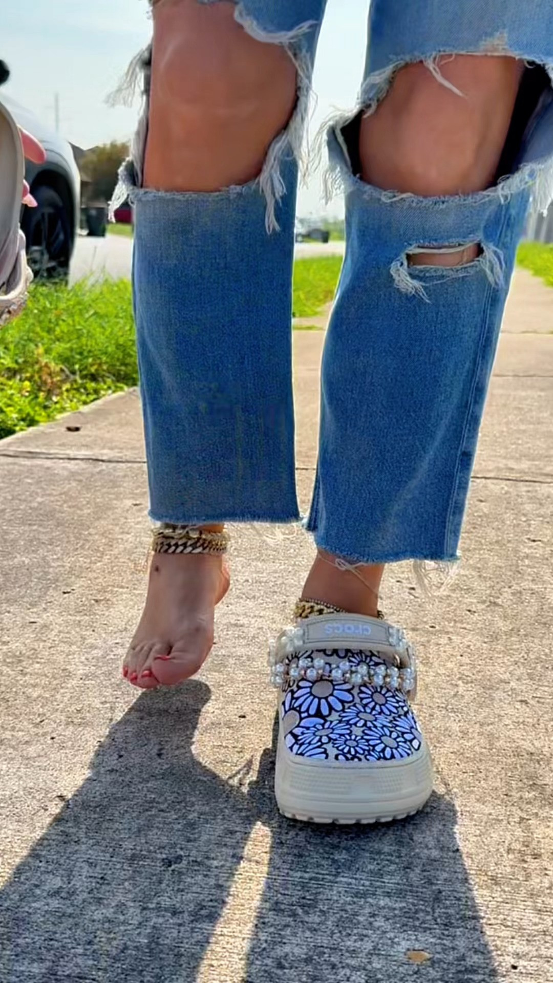 The Crocs floral clogs are a spring must have! 🌼💖 #crocs #floralcrocs #crocsfloral #crocscrafted #ad @Crocs  

 #LTKootd #LTKWorkwear #LTKTravel
