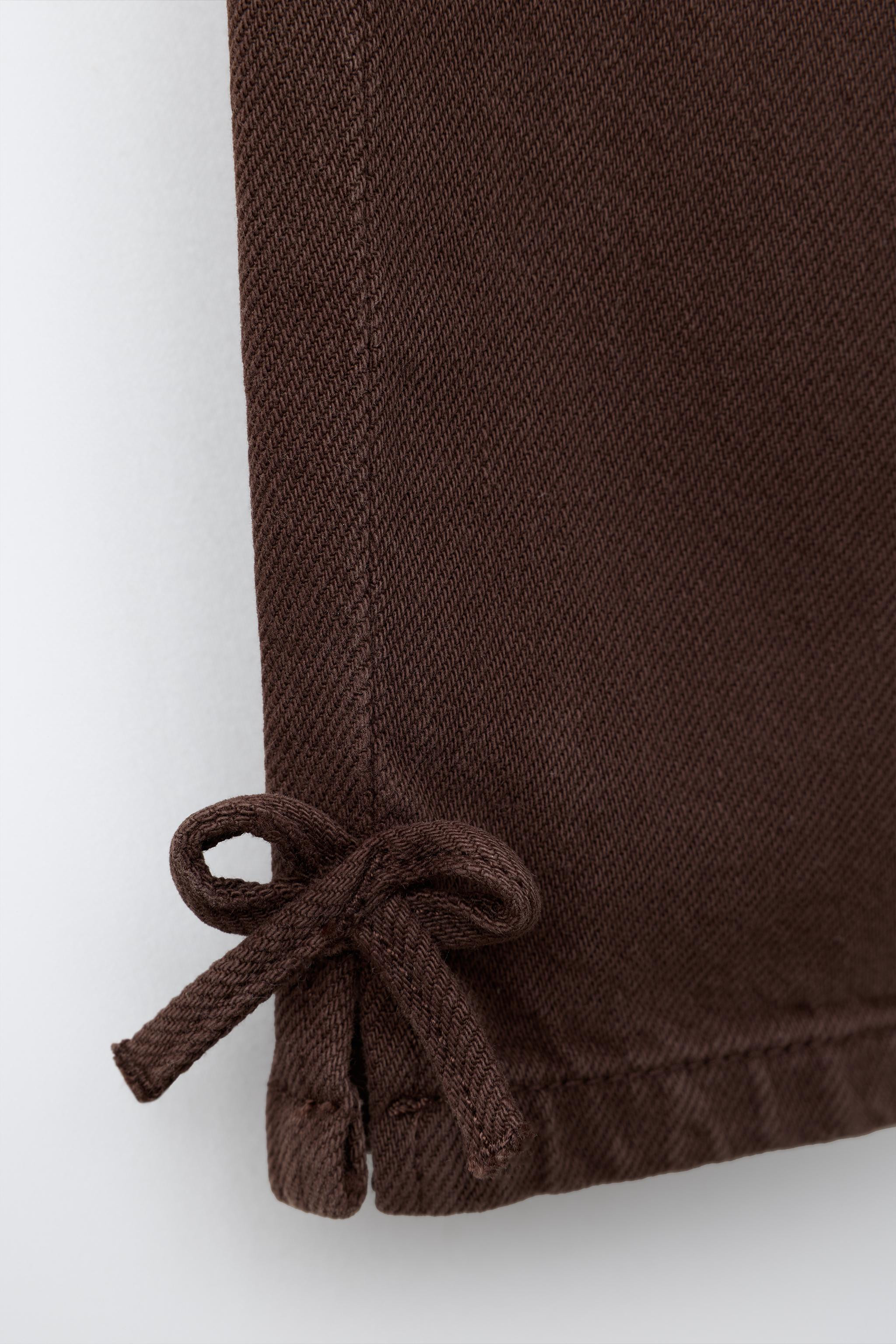 Wide leg jeans with an elastic waistband and front snap-button closure. Front pockets and patch p... | Zara US