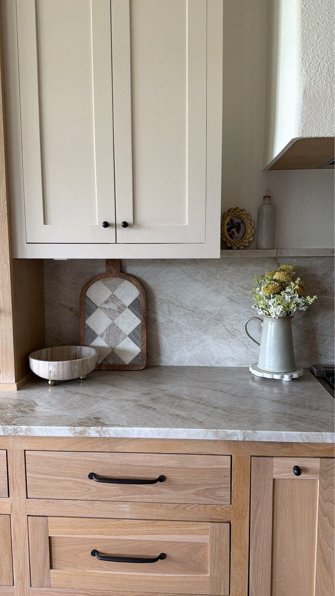 I love a simple and minimalist look with organic materials and textures.