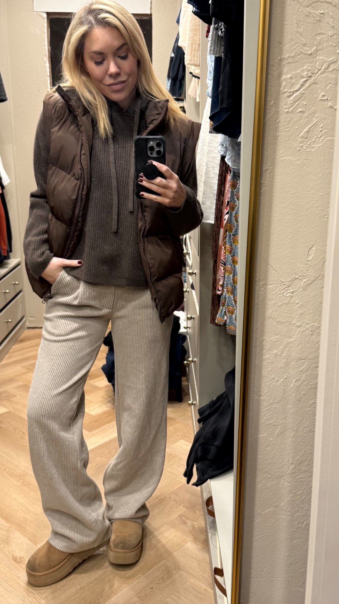 Weekend cozy outfit
(Love these Varley pants and they are almost sold out!)

Packed this for a girls lake tripp

#LTKootd #LTKdayinmylife #LTKgrwm