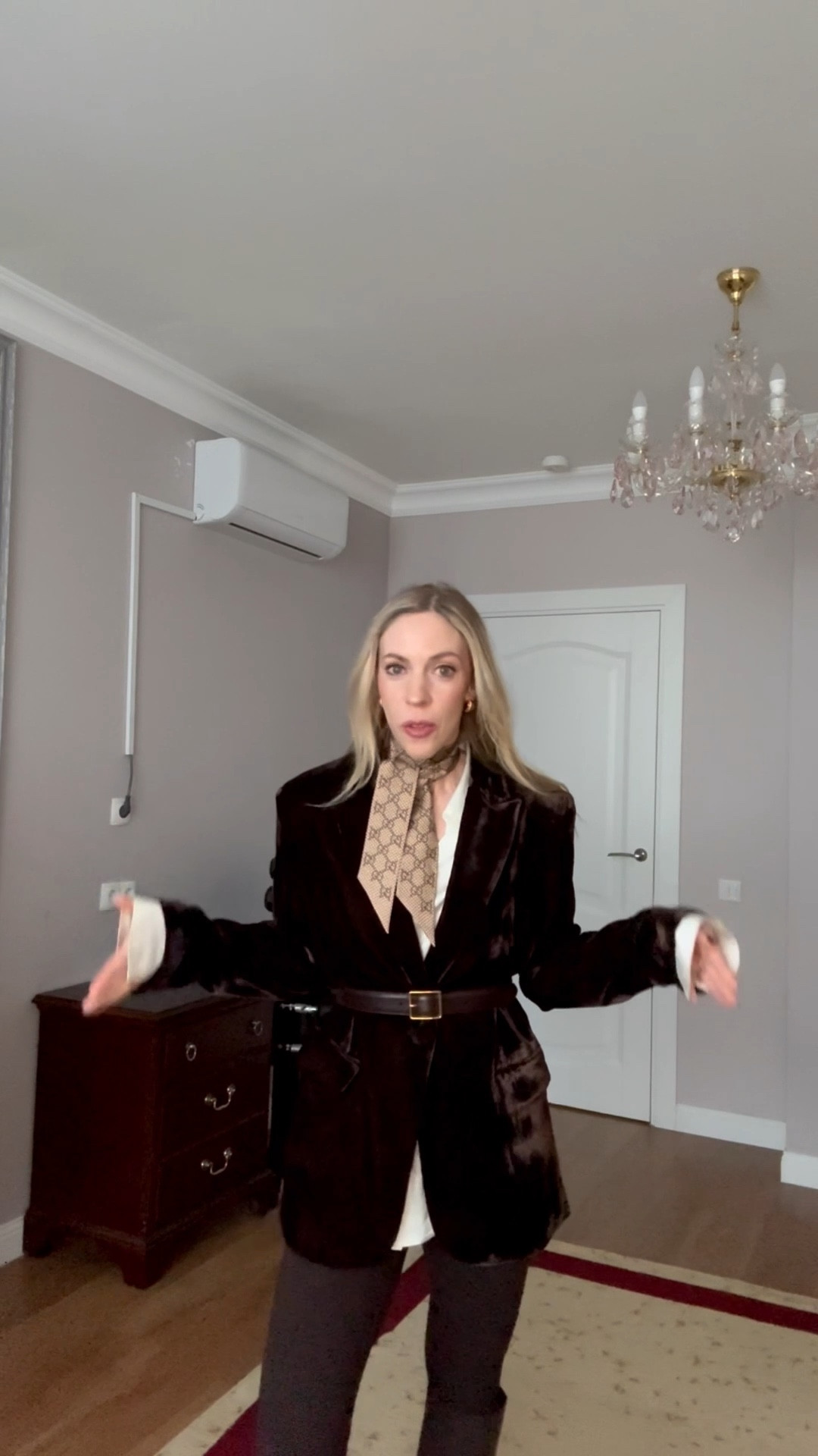 Brown velvet blazer on sale now! I love how you can dress this up for the office 

#LTKSaleAlert #LTKFindsUnder100 #LTKWorkwear