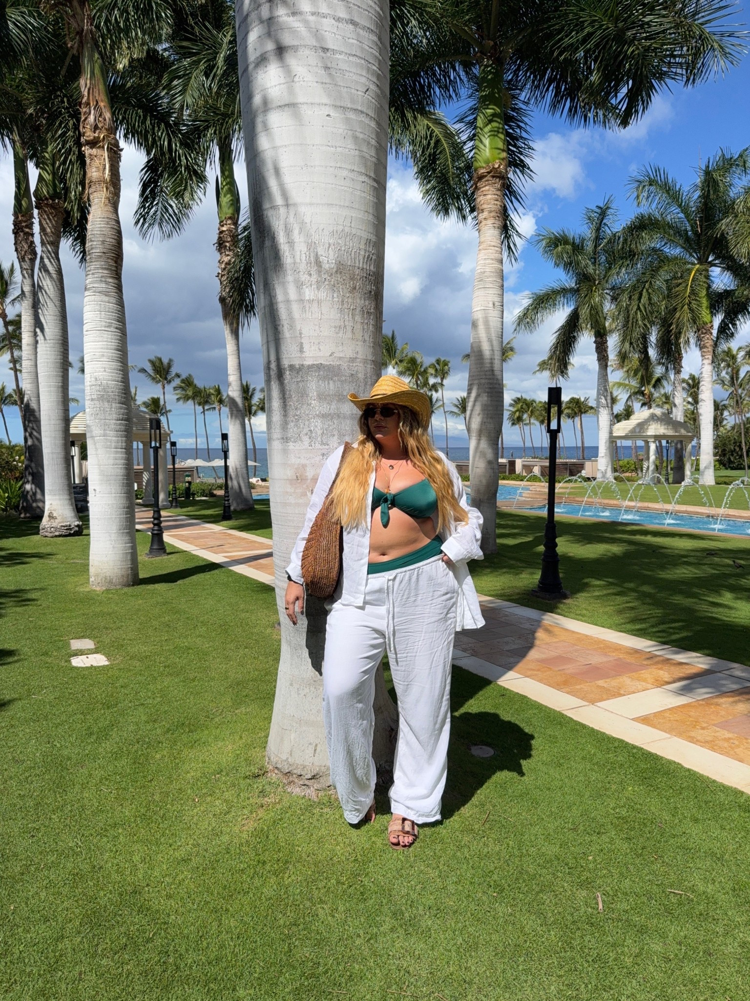 beach/pool day ootd in maui 🌊🌺 wearing an xl in everything!!

#LTKStyleTip #LTKMidsize #LTKSwim