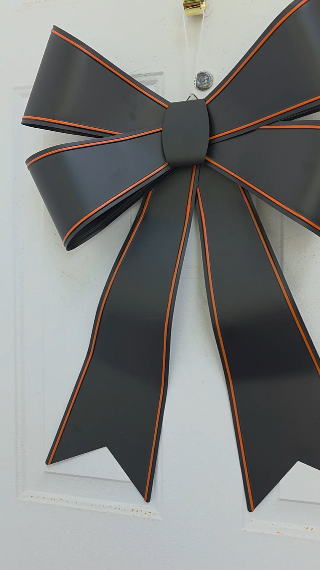 Couldn’t link these exact ones but I found other chic Halloween decor online!

#LTKSeasonal