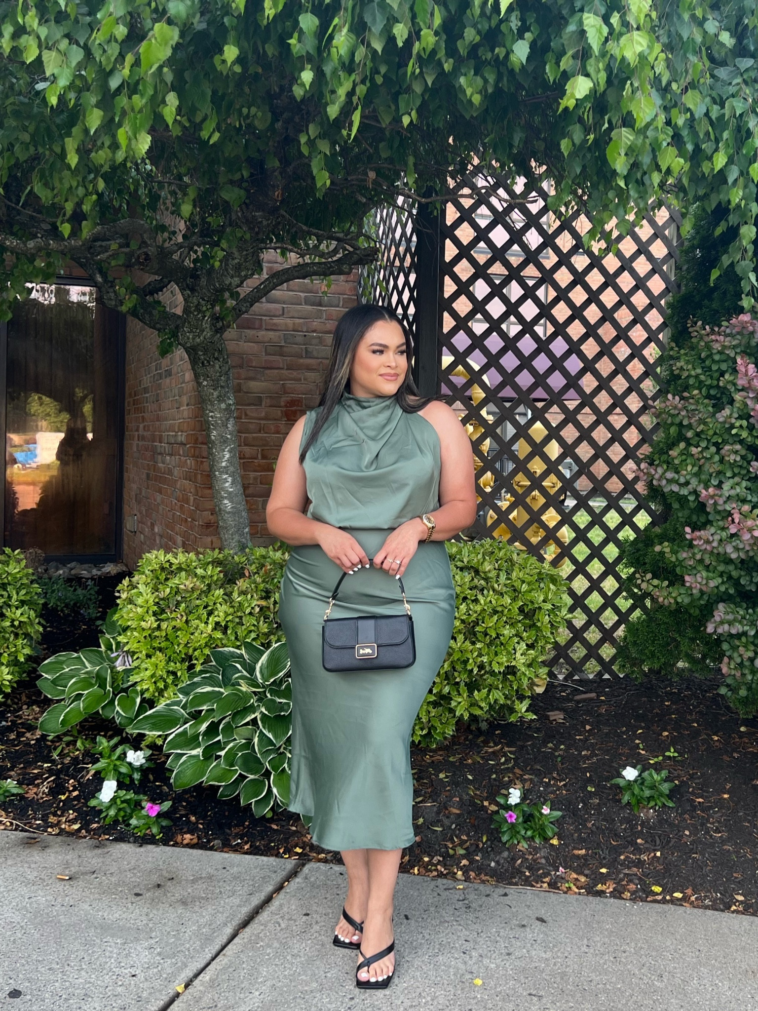 Underrated dresses found on Amazon pt 1. 
This dress is so flattering on all body types. I styled it with My Little coach purse and it was the perfect touch. Honestly such a great dress that you can wear to many different occasions. They also have several colors available ❤️ wearing size XL for reference.


#LTKbeauty #LTKplussize