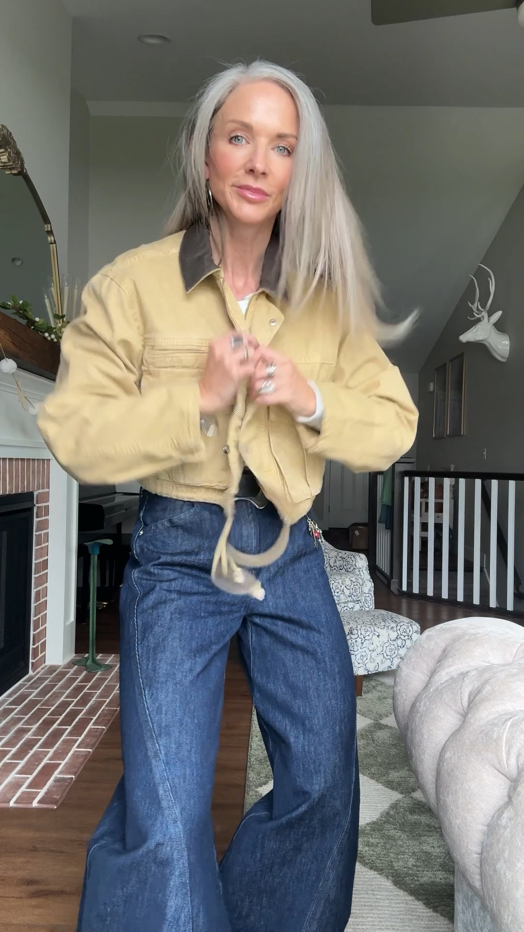 Quick Saturday check-in 💫
This outfit is giving effortless… and these barrel jeans officially have me converted.

Happy weekend 🤍
#casualstyle #weekendvibes #denimlove


#LTKOver40 #LTKootd