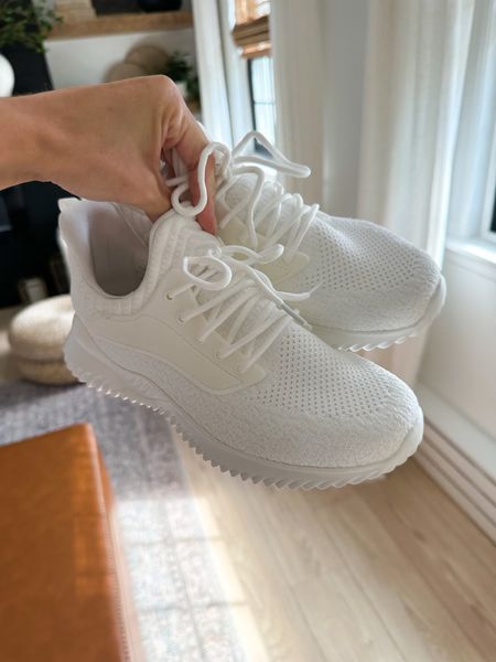 Women’s white casual/running tennis shoe on sale for under $40! They run true to size. 



#LTKstyletip #LTKActive #LTKfindsunder50
