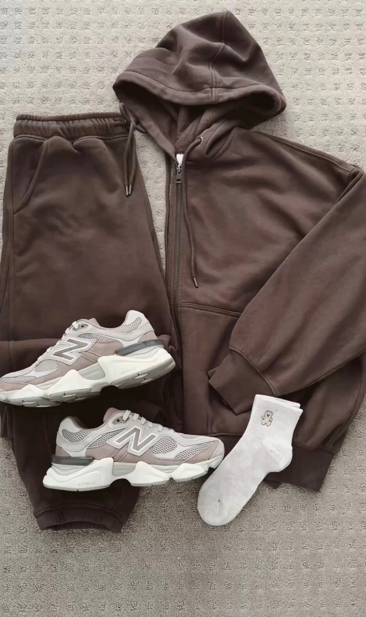 🤍 The Viral Target sweats are SO good! They are constantly in & out of stock, so if your size is out, I’ll keep checking! 
I have in the gray color too & LOVE both 🤎✨

#LTKGiftGuide #LTKootd #LTKHoliday