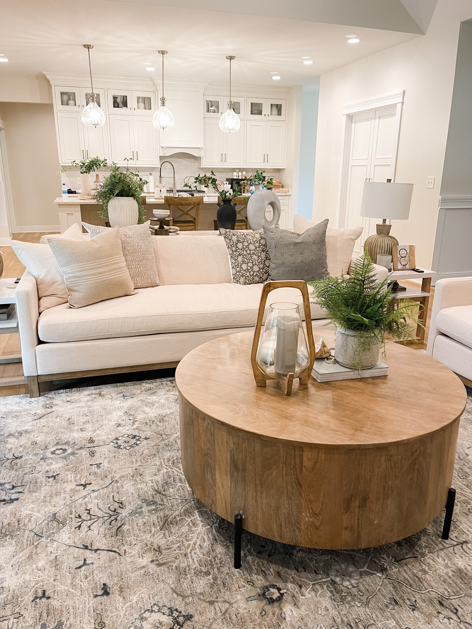 Light and bright living room featuring costal inspired colors. 


#LTKhome