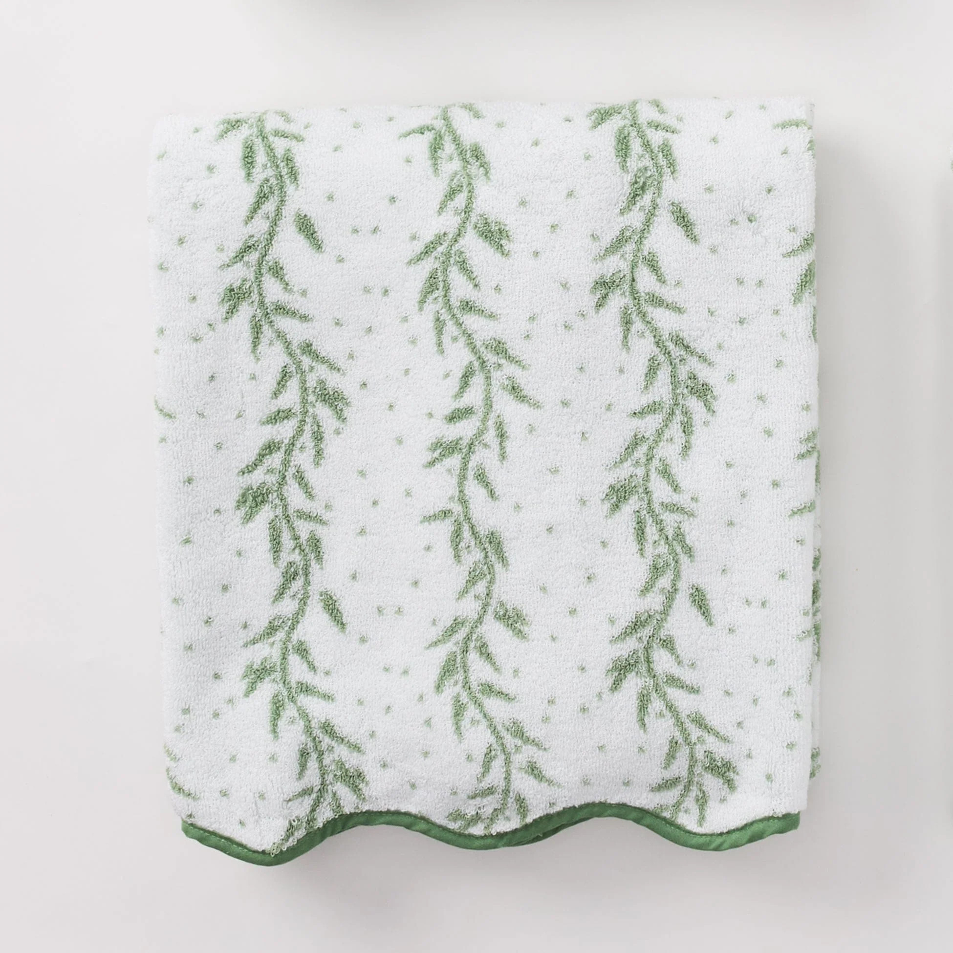 Scallop Patterned Bath Towel | Weezie Towels