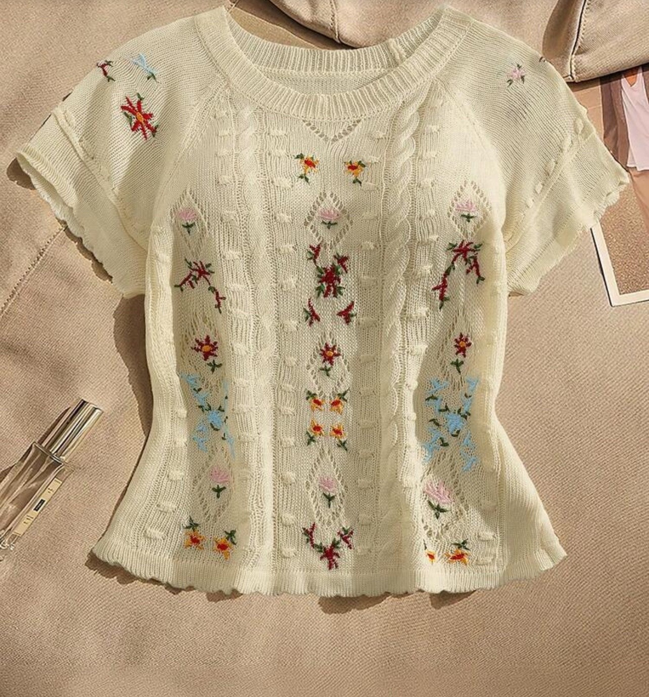 Shein Spring hot new item in!!!
Women's Embroidered Round Neck Raglan Short Sleeve Casual Knit Top