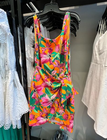 40% off sitewide right now, including this pretty dress perfect for a tropical vacation 

#LTKfindsunder50 #LTKsalealert #LTKstyletip