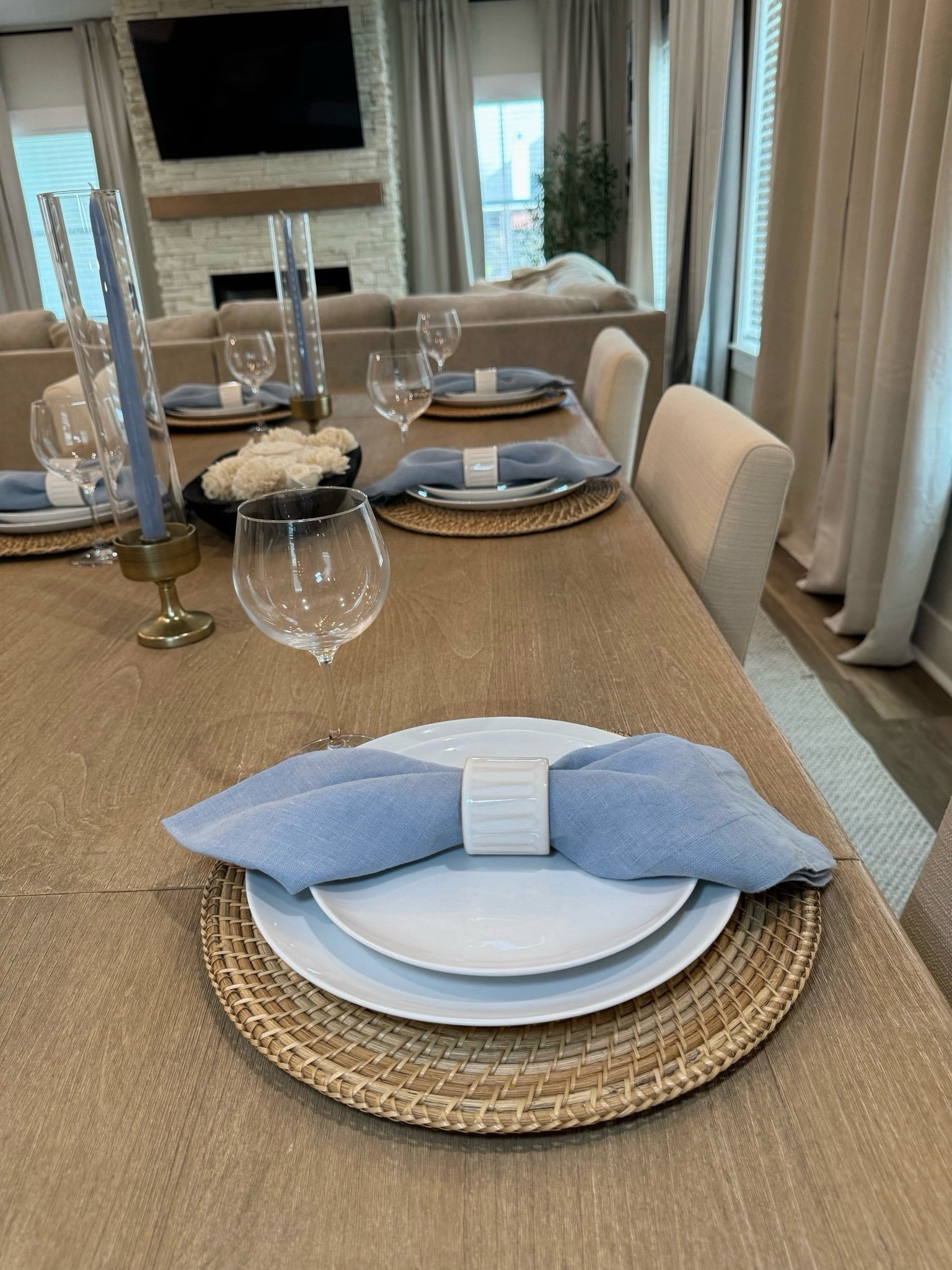 Spring Dining Table 🩵💙

#spring #potterybarn #diningtable #crateandbarrel #homeinspo

#LTKstyletip #LTKhome #LTKU