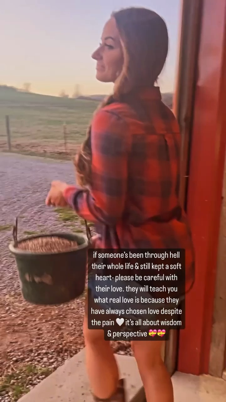 fun times on the farm ❤️

#LTKSeasonal #LTKunder100 #LTKFind
