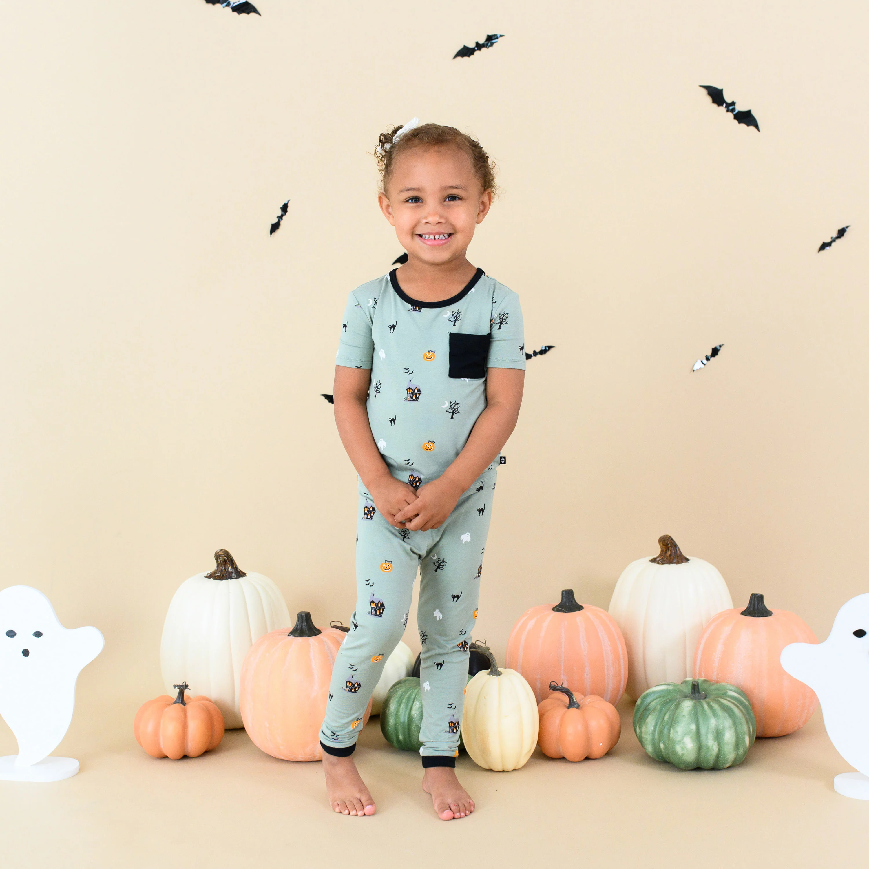 Short Sleeve with Pants Pajamas in Spooky | Kyte BABY