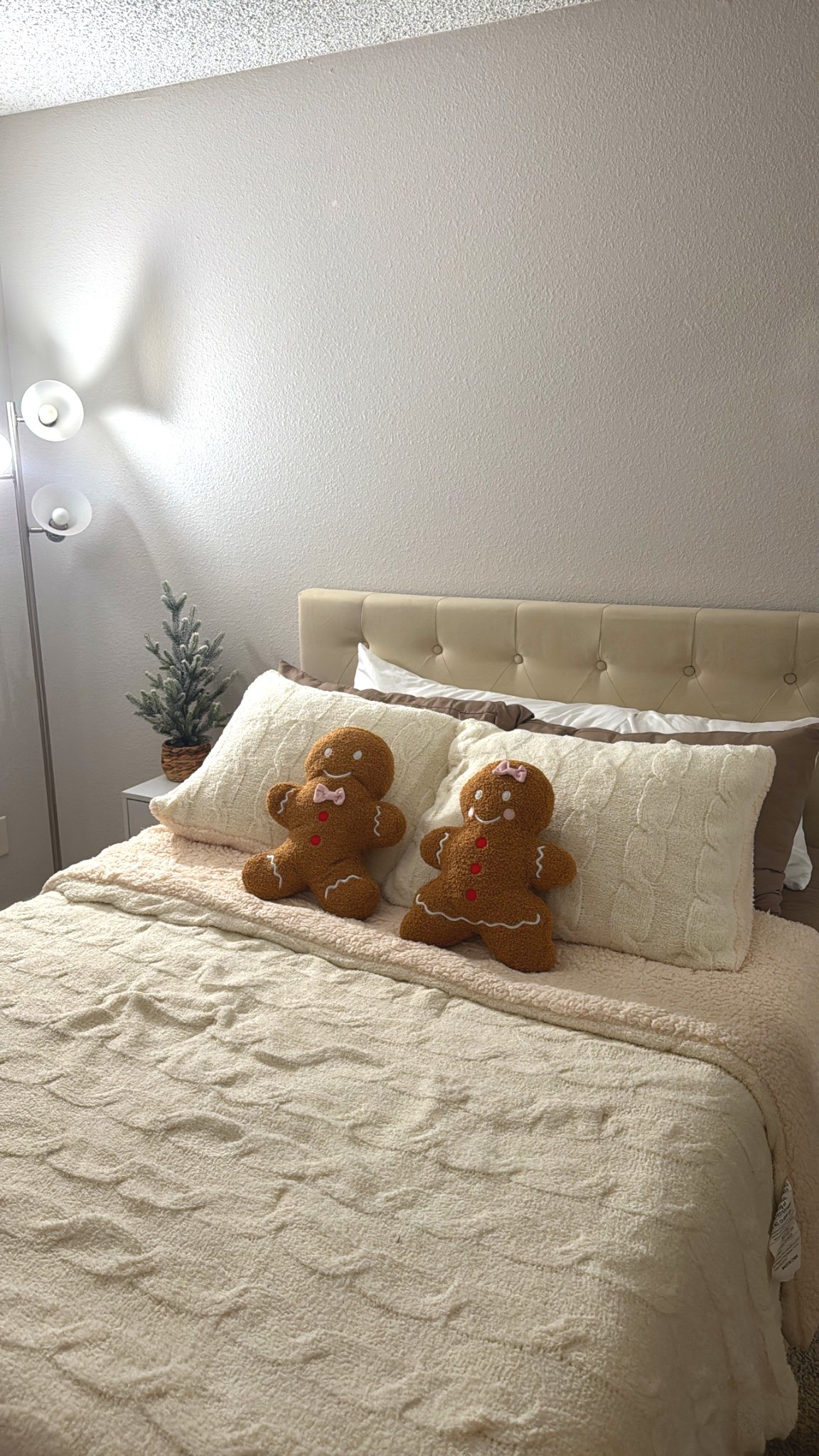 Christmas bedroom decor 🎄

#LTKCyberWeek #LTKHoliday #LTKHome