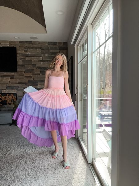 Jenna and the technicolor dream dress?! Maybe! 😍 

✨comment DRESS to get the link sent directly to your messages ✨

Perfect for showers of all kids, family photos, brunch, and everything in between 😍 